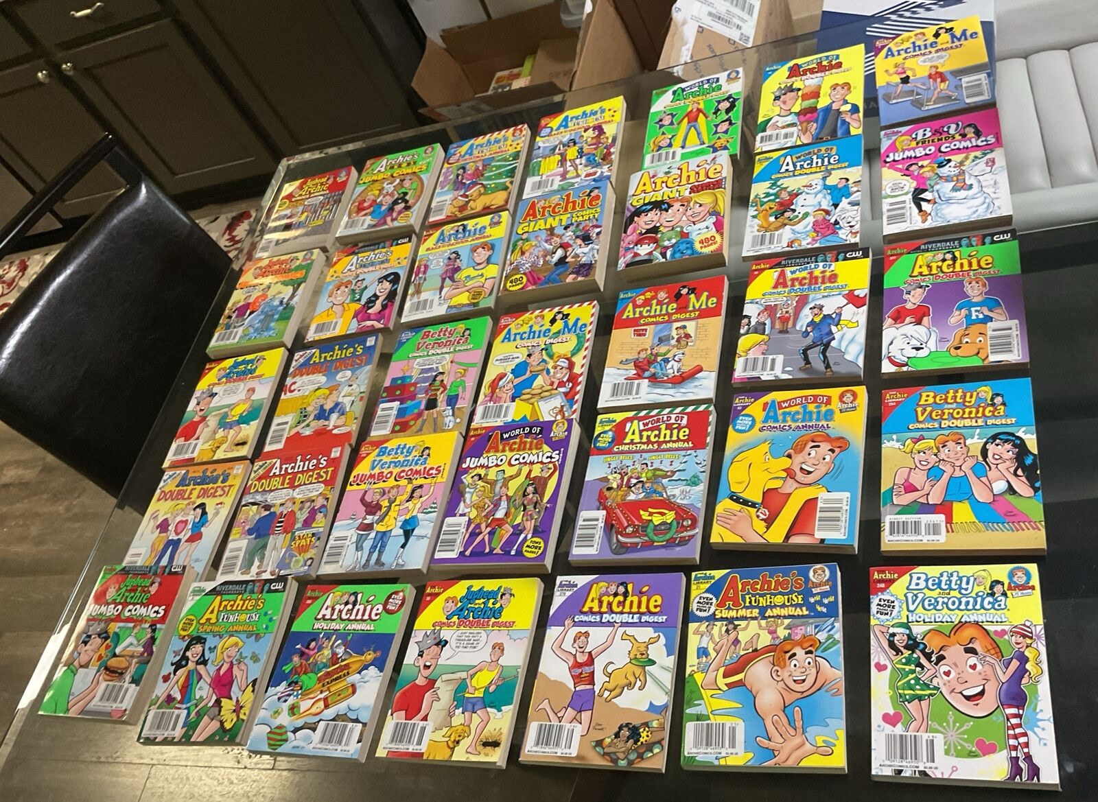 Huge Lot Of 35 Archie Comics Digest Lot VF-NM Betty Veronica Jughead Riverdale