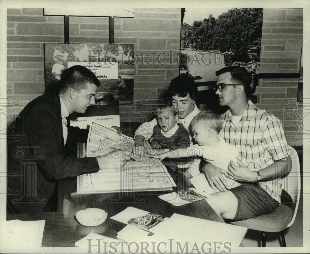 1967 Press Photo Inside Welcome Station near Shepherdsville, Kentucky