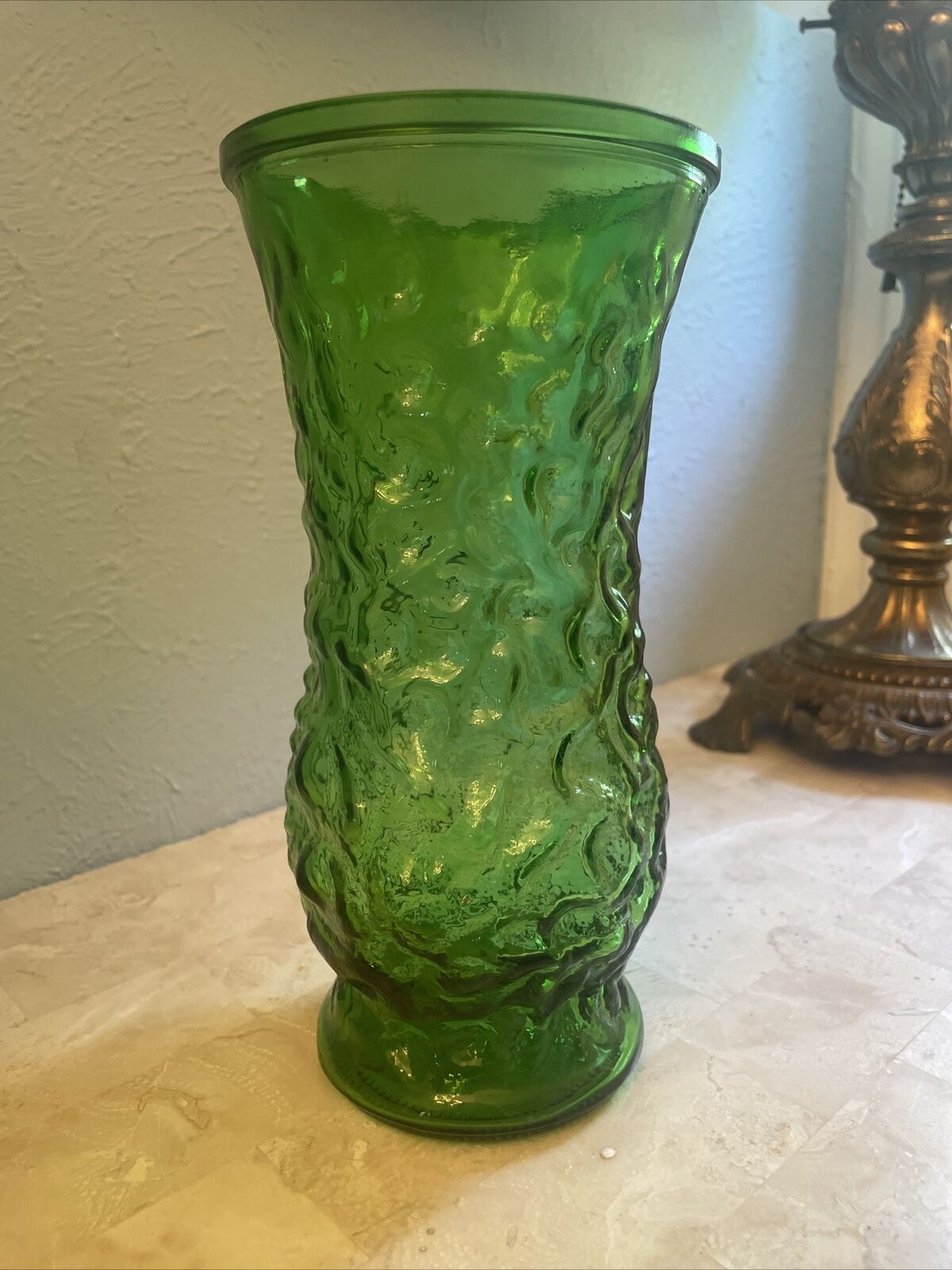 Timeless Elegance: Vintage Hoosier Glass Vase - Emerald Green Crinkle Pattern