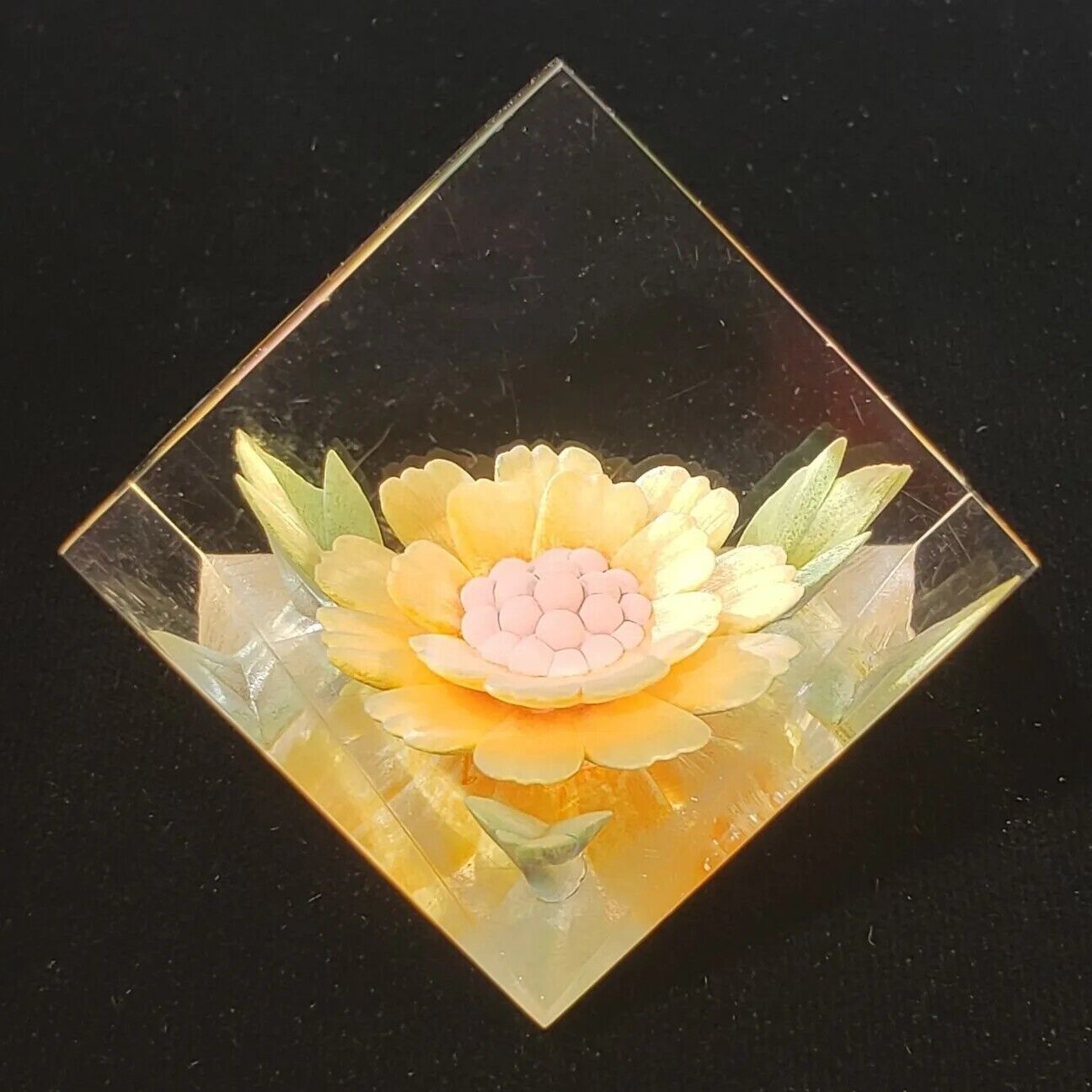 Vintage Russ Clear Lucite Acrylic Yellow Daisy Flower Mini Paperweight Geometric