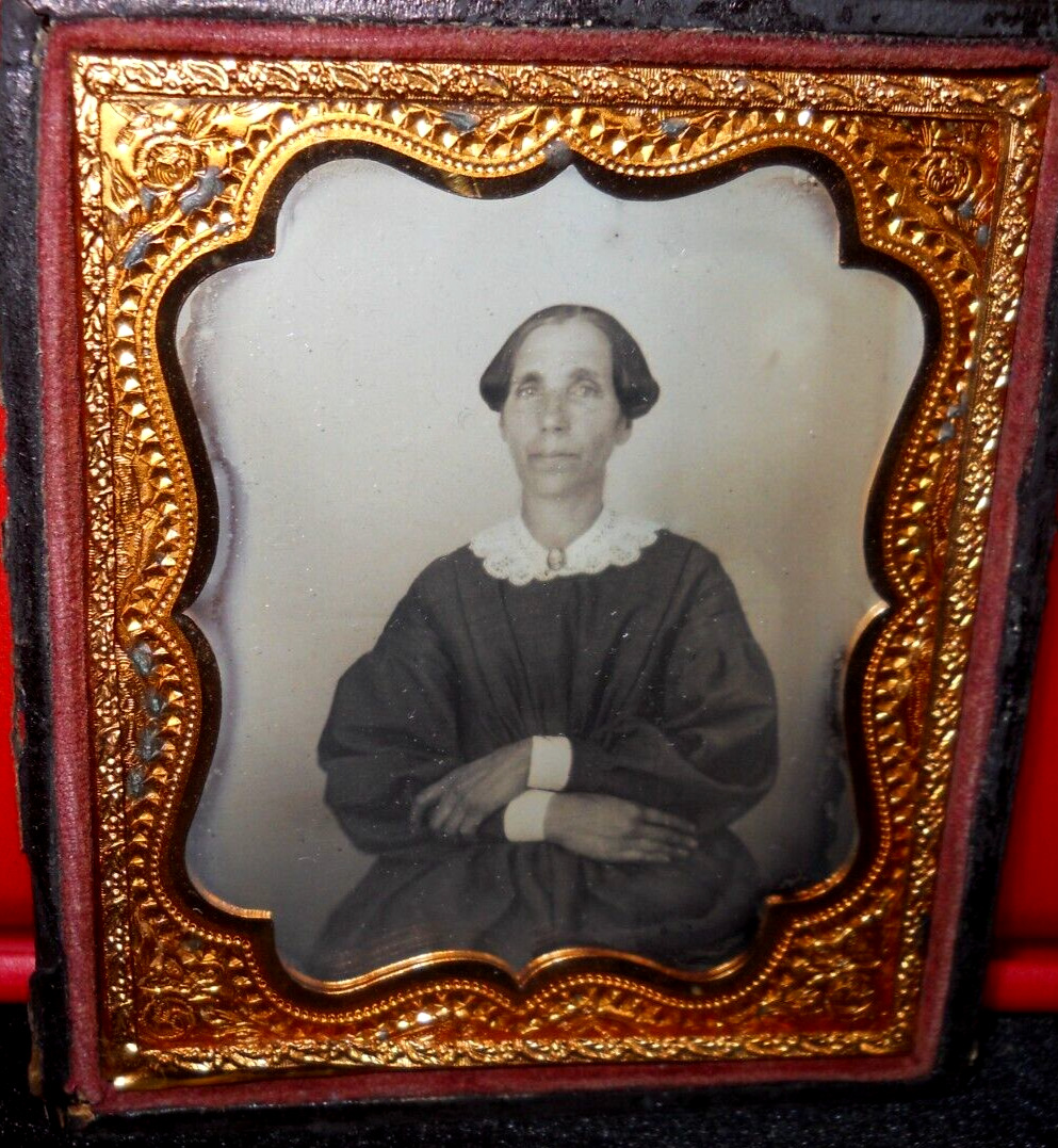 1/6th Size Daguerreotype of older lady in half case
