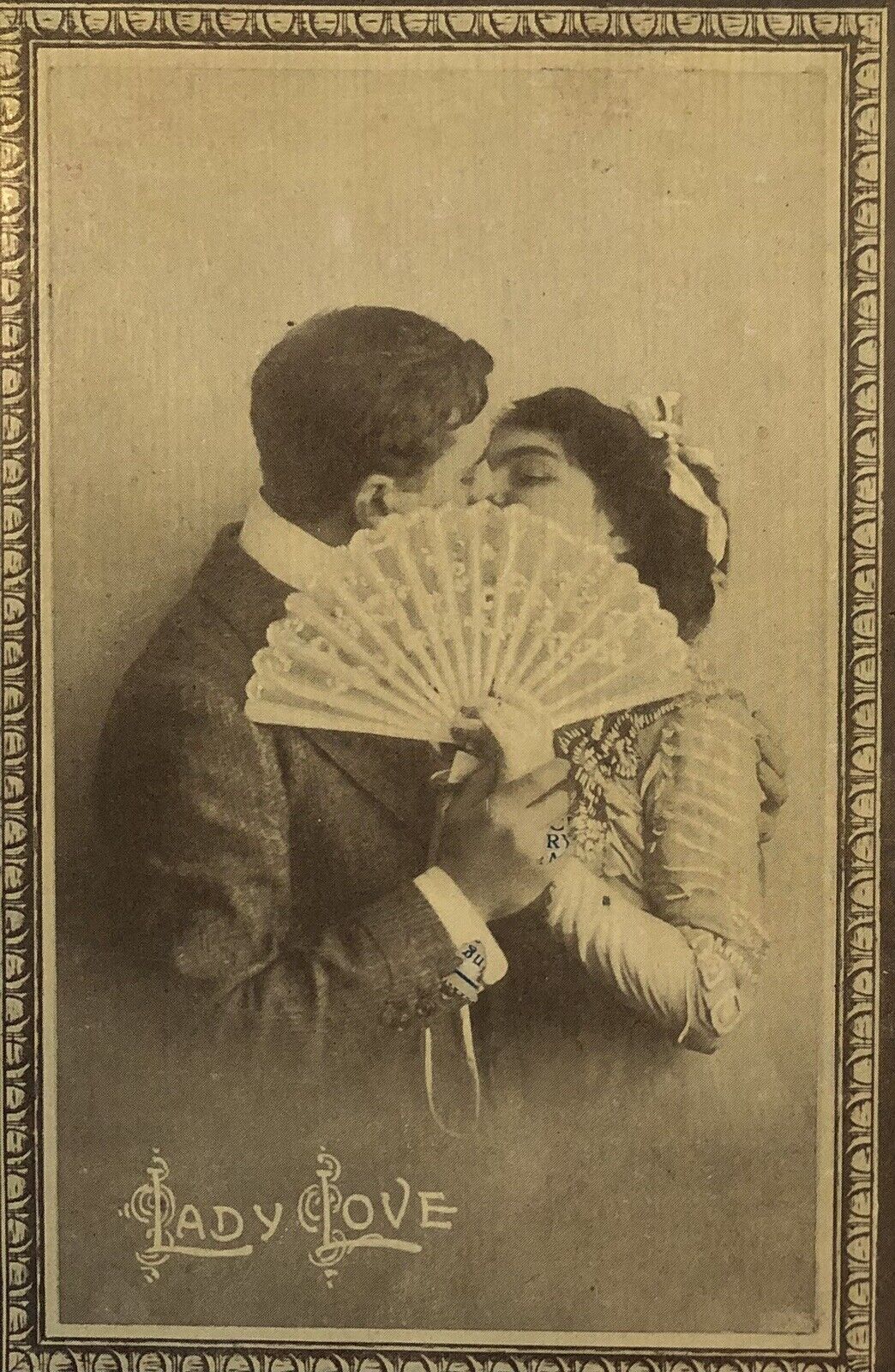 postcard Vintage. Romantic. Couple Kissing