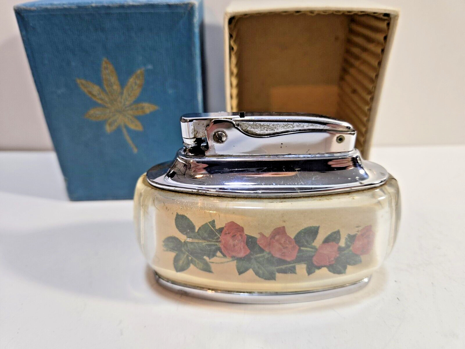 Vintage Working Ronson Four Roses Cigarette Lighter Trophy / Orig. Box   6910/13
