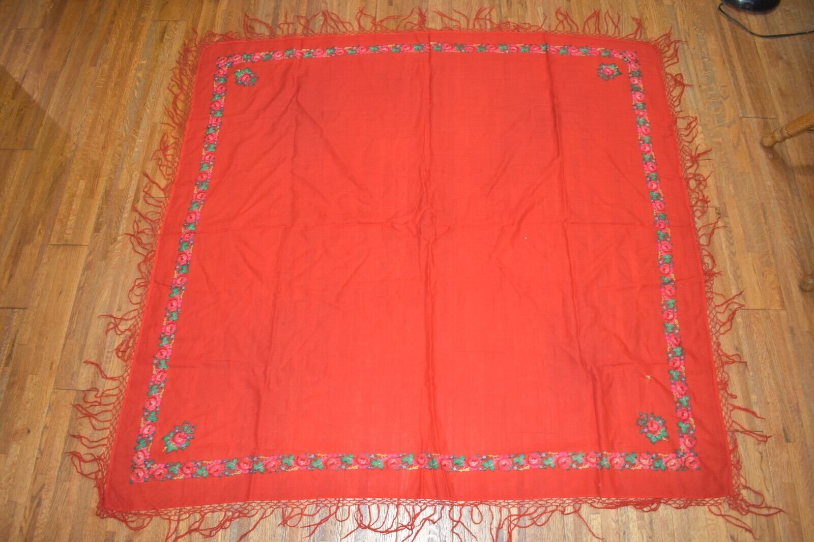 SQUARE LINEN 54X55 TABLECLOTH w/ FLOWERS MCM VINTAGE BRIGHT RED FRINGE
