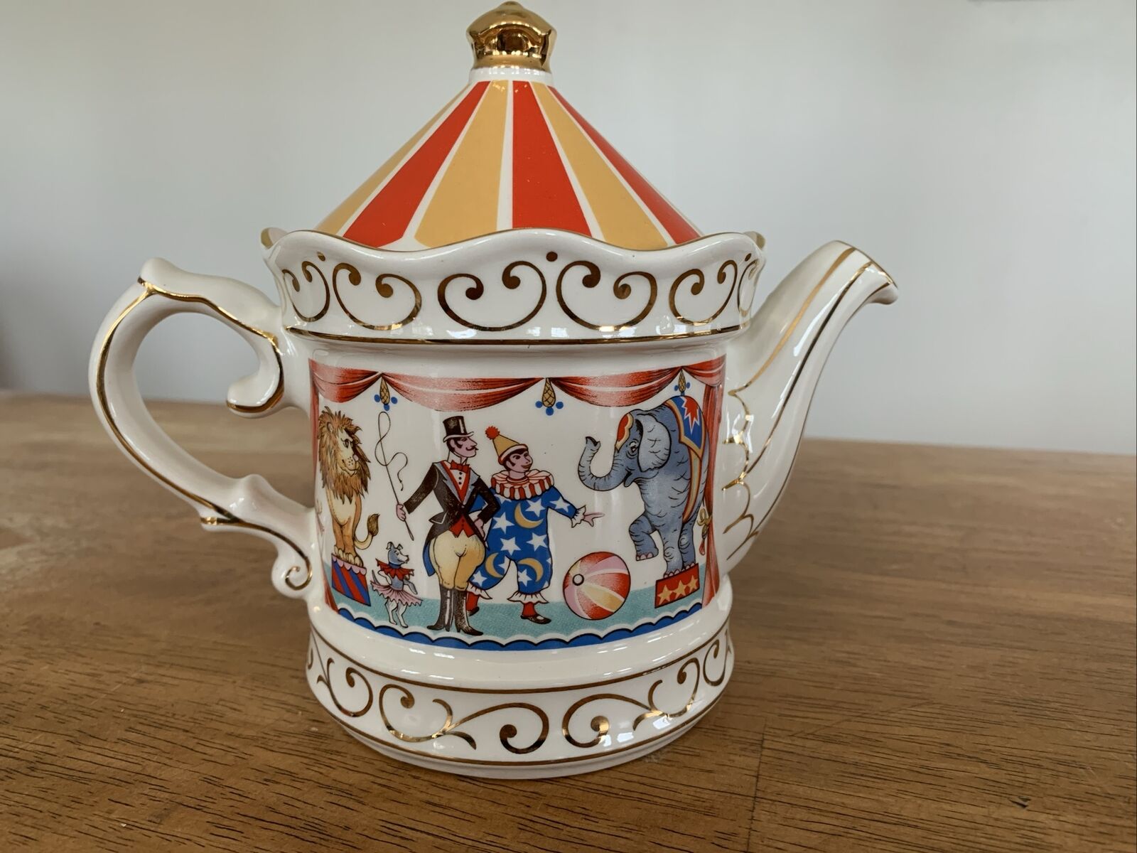 Sadler Edwardian Entertainments Carousel Staffordshire England Teapot #2005895
