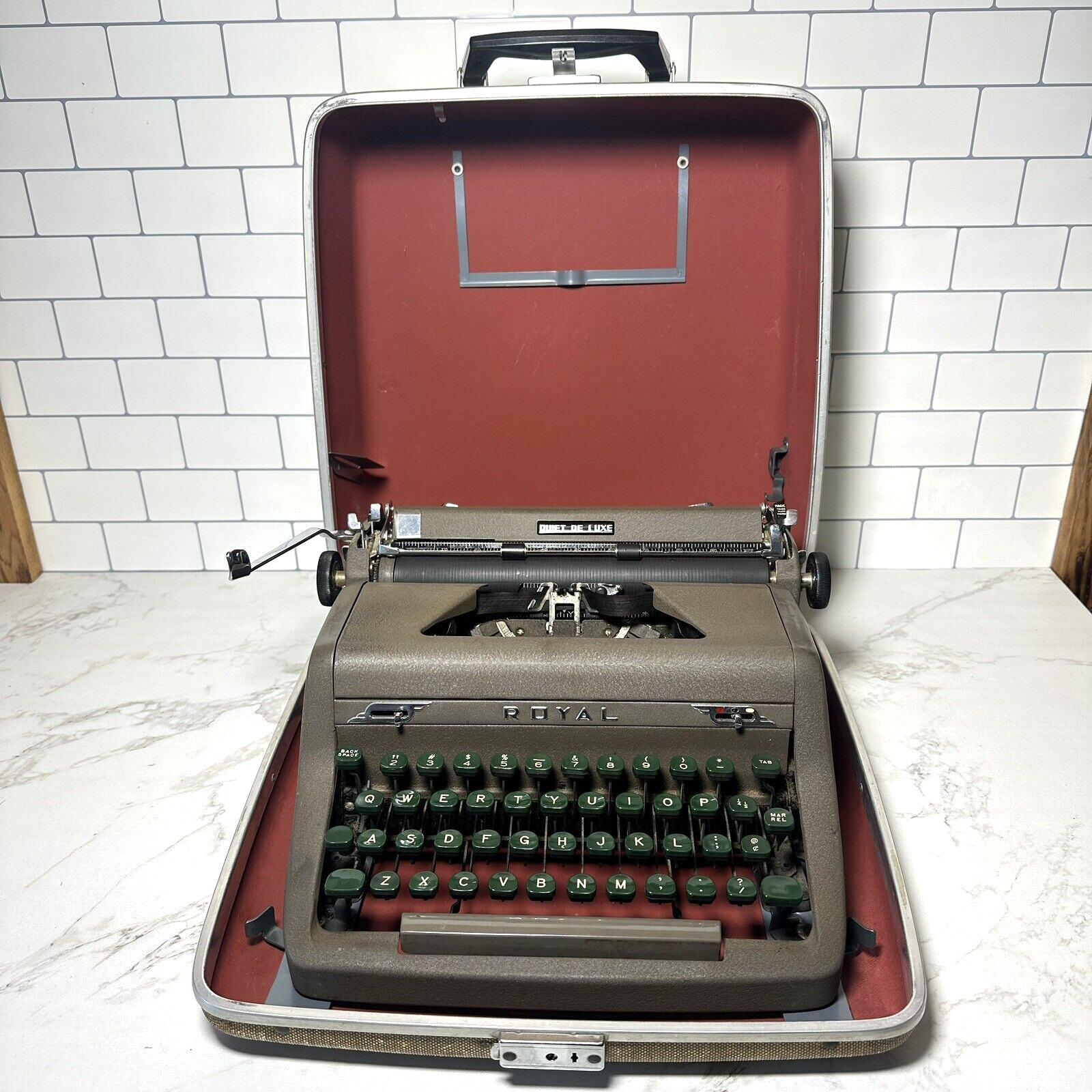 Vintage 1950s Green Royal Quiet Deluxe DeLuxe Portable Manual Typewriter Tested