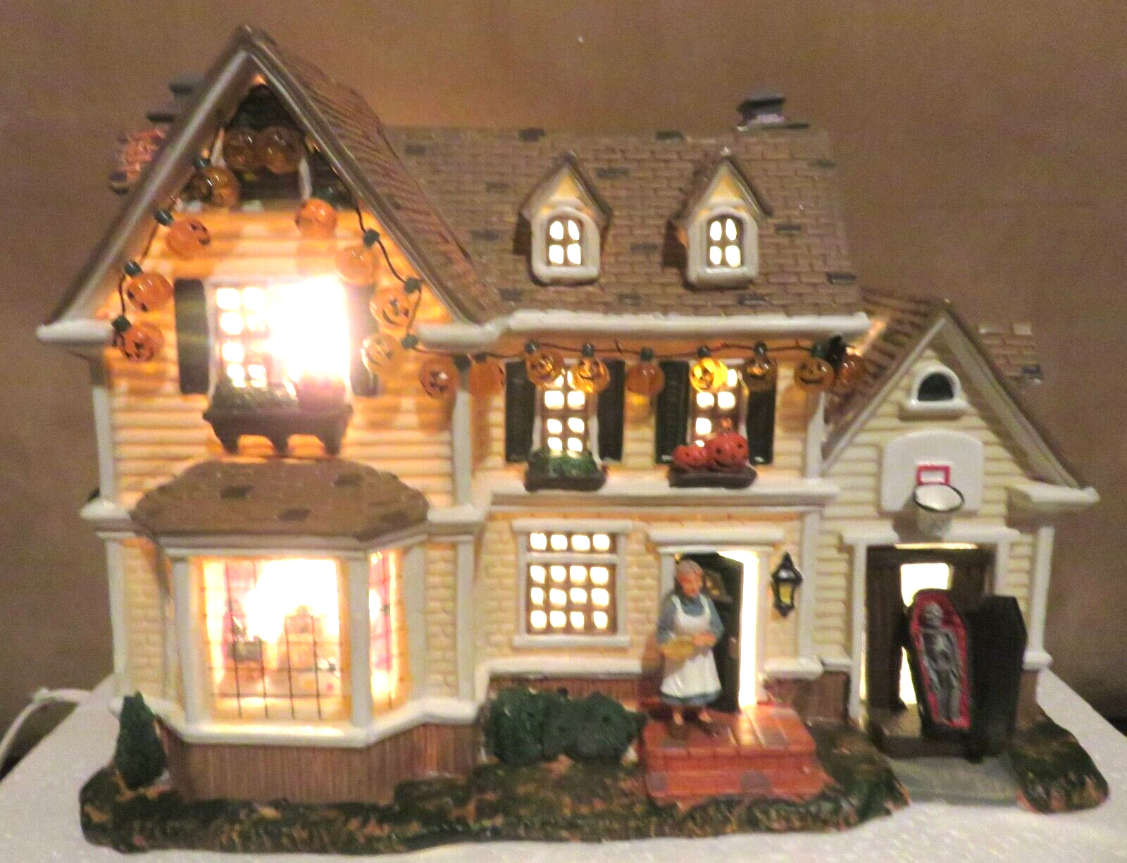 Lemax Spookiest House on the Block 35785 2003 Trick or Treat Halloween Village