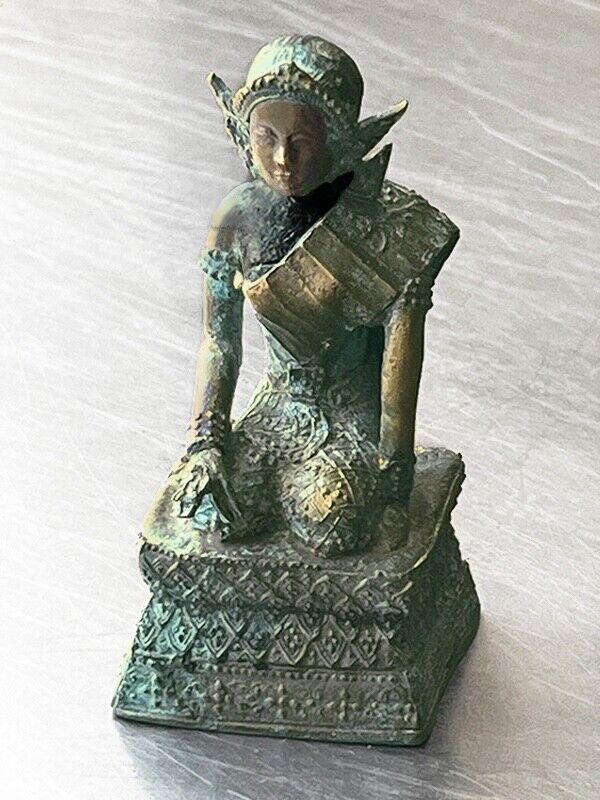 Vtg Kneeling Bronze Princess Or Goddess Buddha Statue. Fine Details. Excellent.