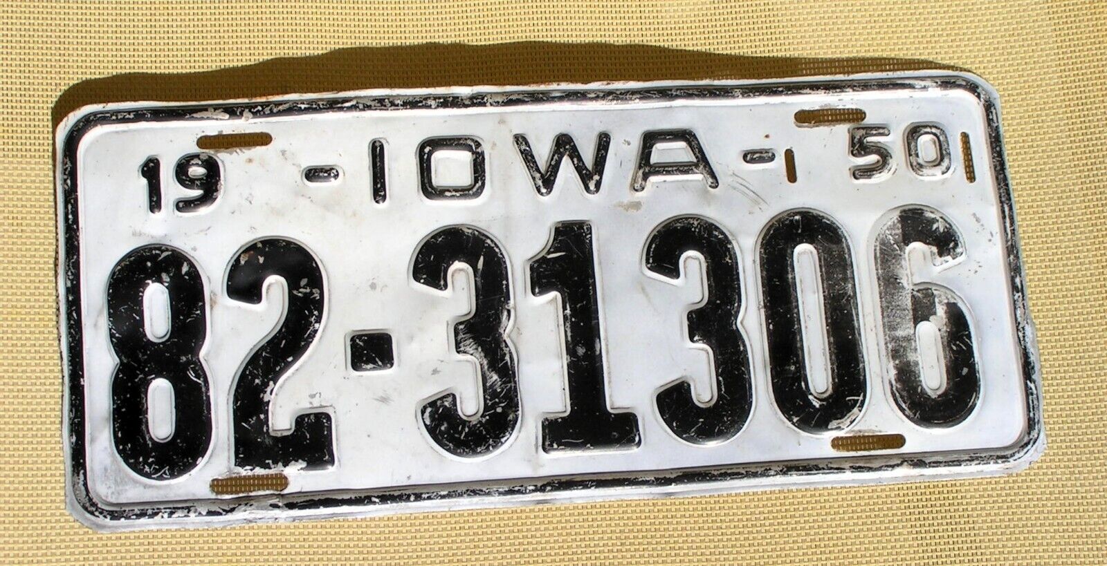 Vintage 1950 IOWA License Plate 82-31306 expired Fair condition