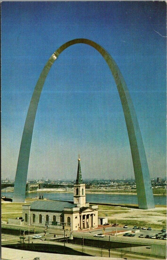Vintage St. Louis, MO, Missouri, Gateway Arch & The Old Cathedral, Postcard