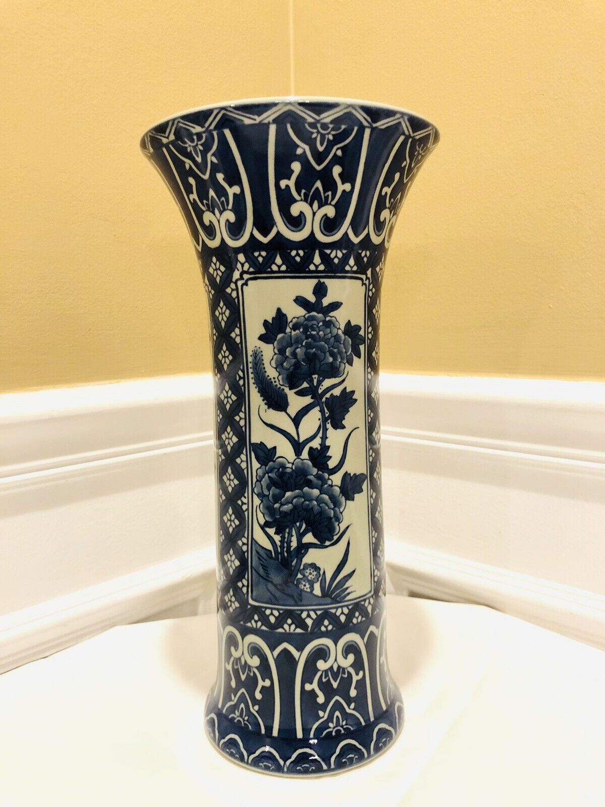 Stunning large vintage 1930s chinoiserie Chinese blue and white vase