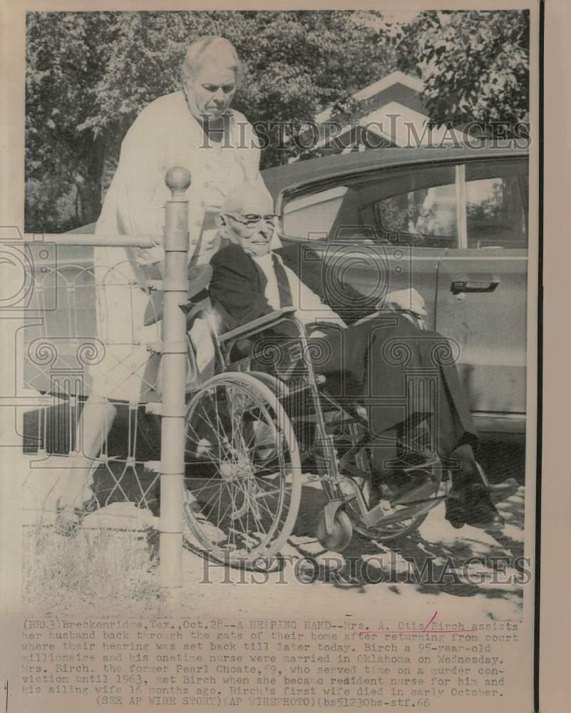 1966 Press Photo Mrs. Otis Birch assists husband into Breckenridge home entrance
