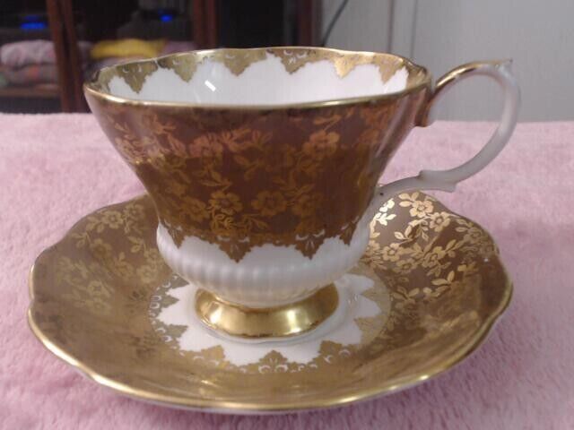Royal Albert England Consort Series Gold Flowers Teacup & Saucer Unused Free shp