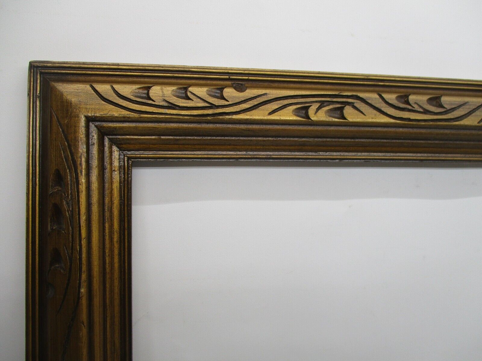Large Old/VTG Solid Carved Wood Picture  Frame Fits  21 3/4