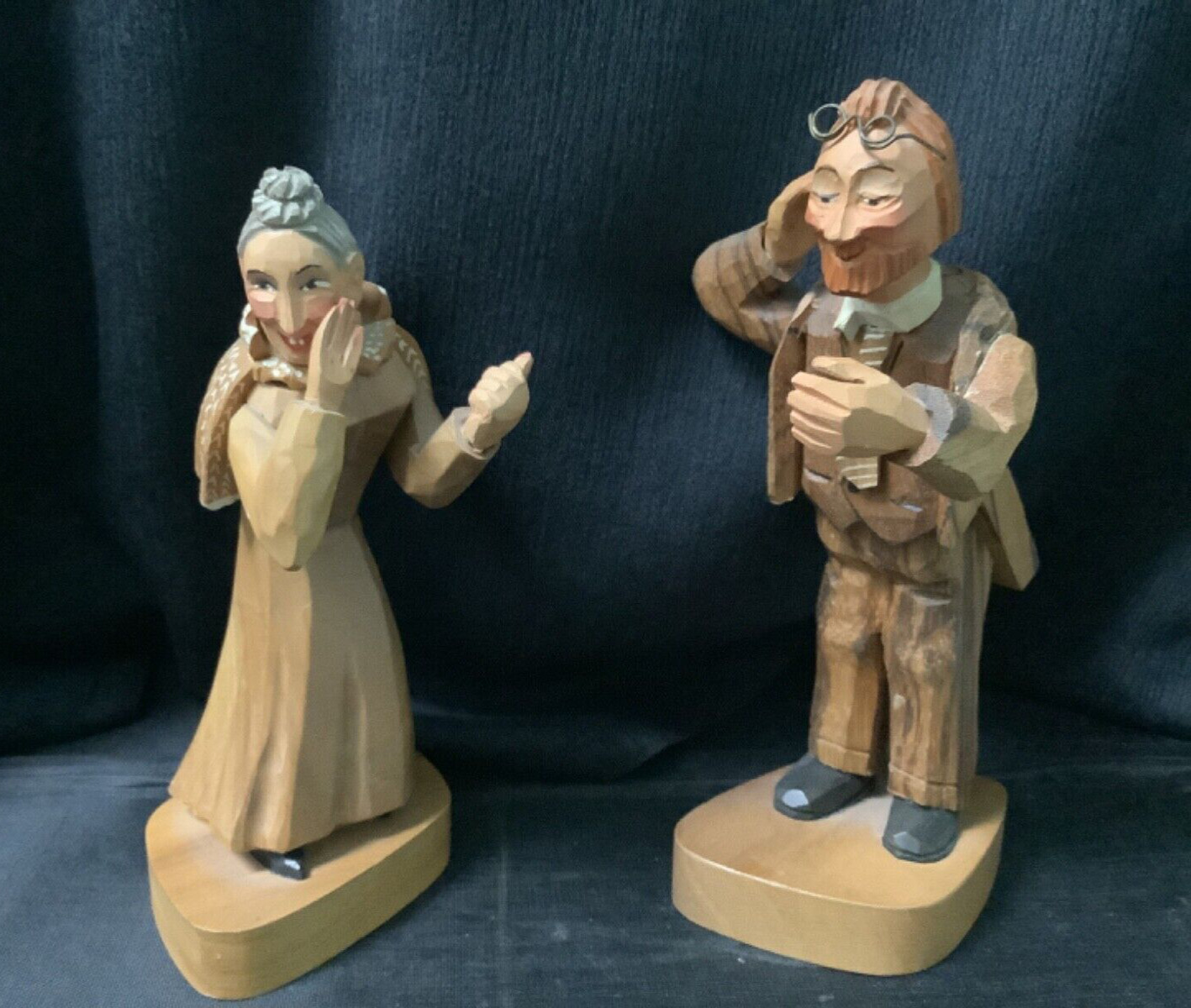 2 VTG ANRI ITALY HAND CARVED WOODEN FIGURINES man & woman Town gossips.    Ds17