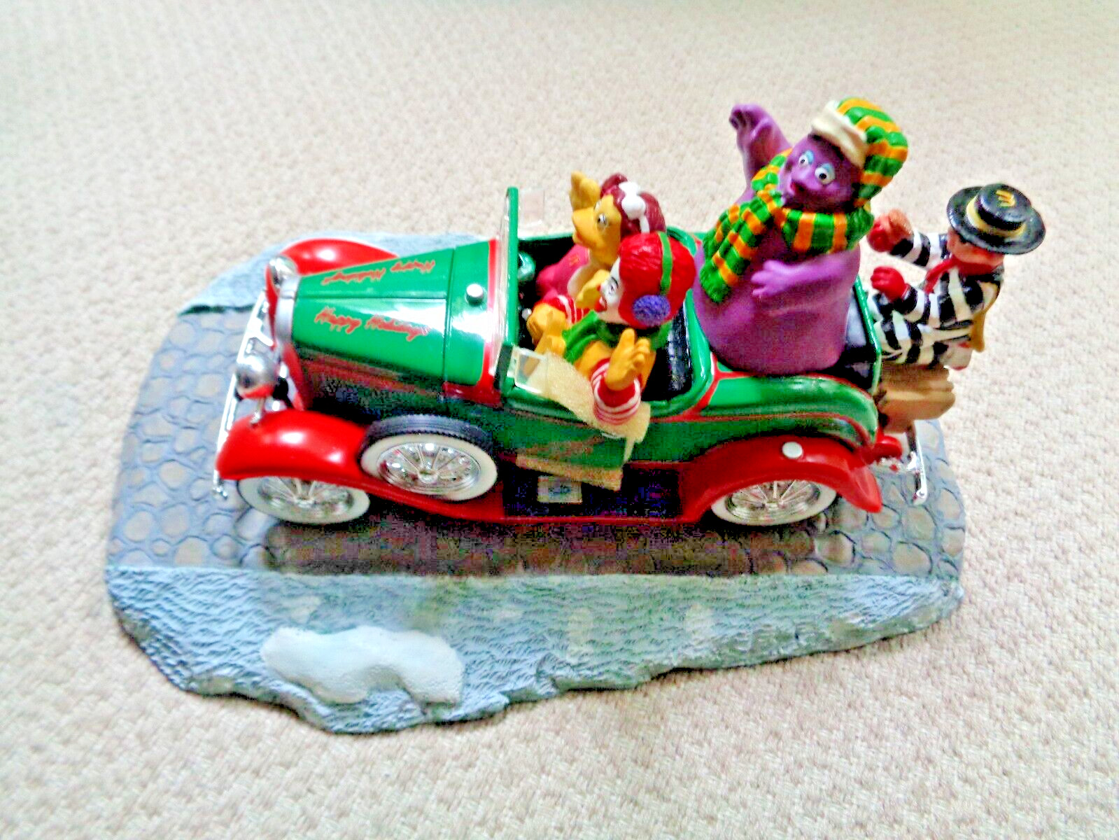 McDonald\'s 1998 ERTL Roadster W/ Christmas Character Figures