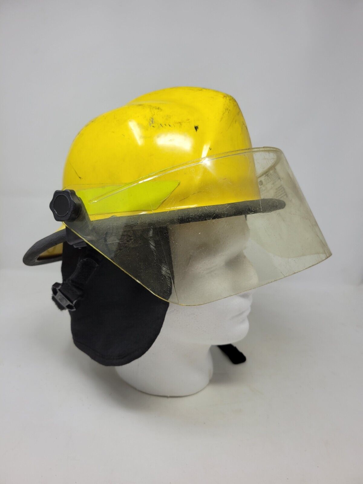 Pre-Owned Yellow Bullard LT Thermoplastic Fire Helmet With Visor See Pictures