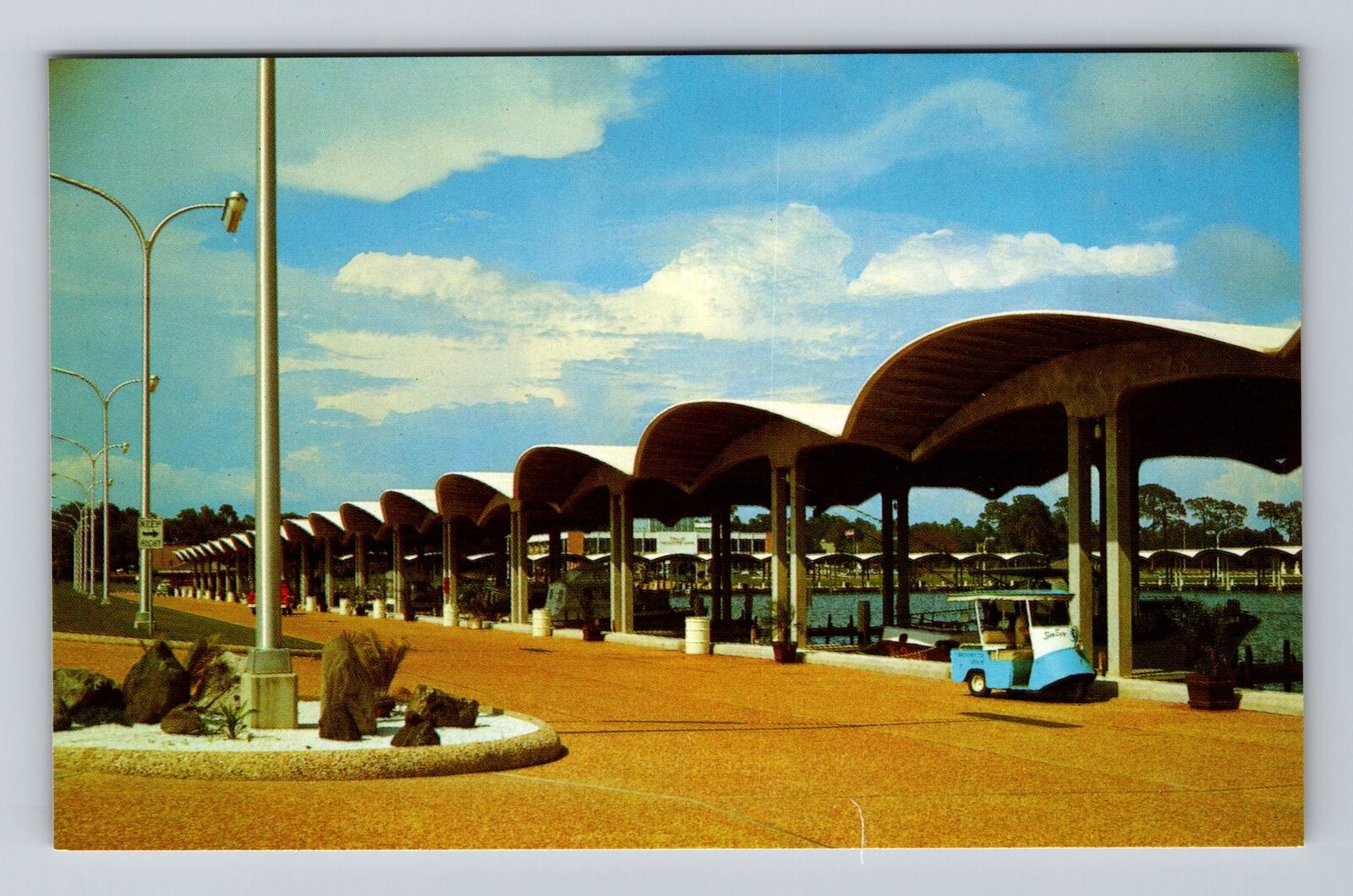 Biloxi MS-Mississippi, Broadwater Beach Hotel Marina, Vintage Postcard