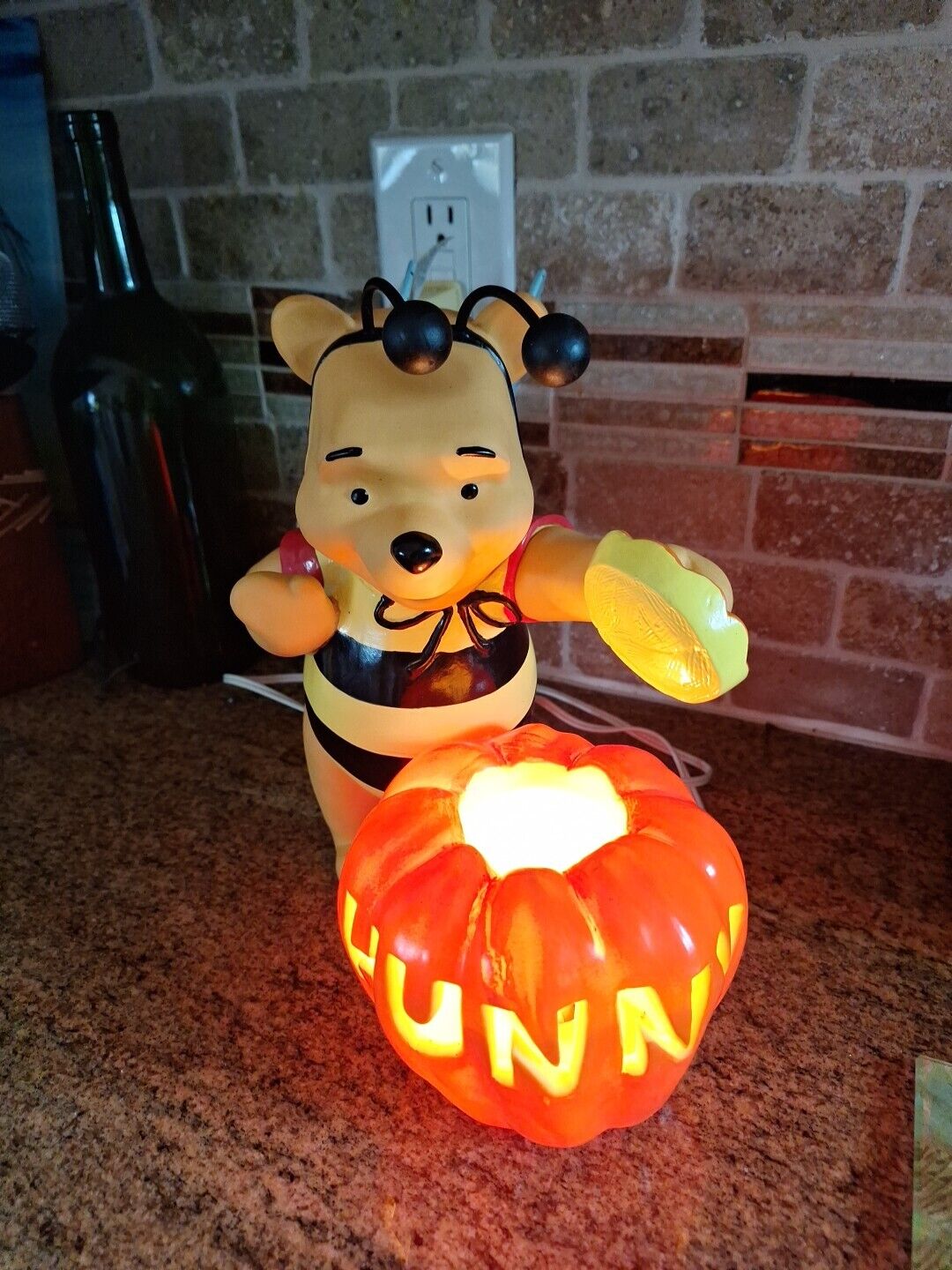 Disney Winnie the Pooh Honey Pot Pumpkin Bumble Bee Halloween Lighted Decoration