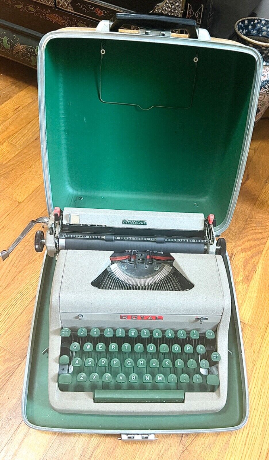 Vintage Circa 50s Royal Aristocrat  Portable ManualTypewriter w Tweed CAse Works
