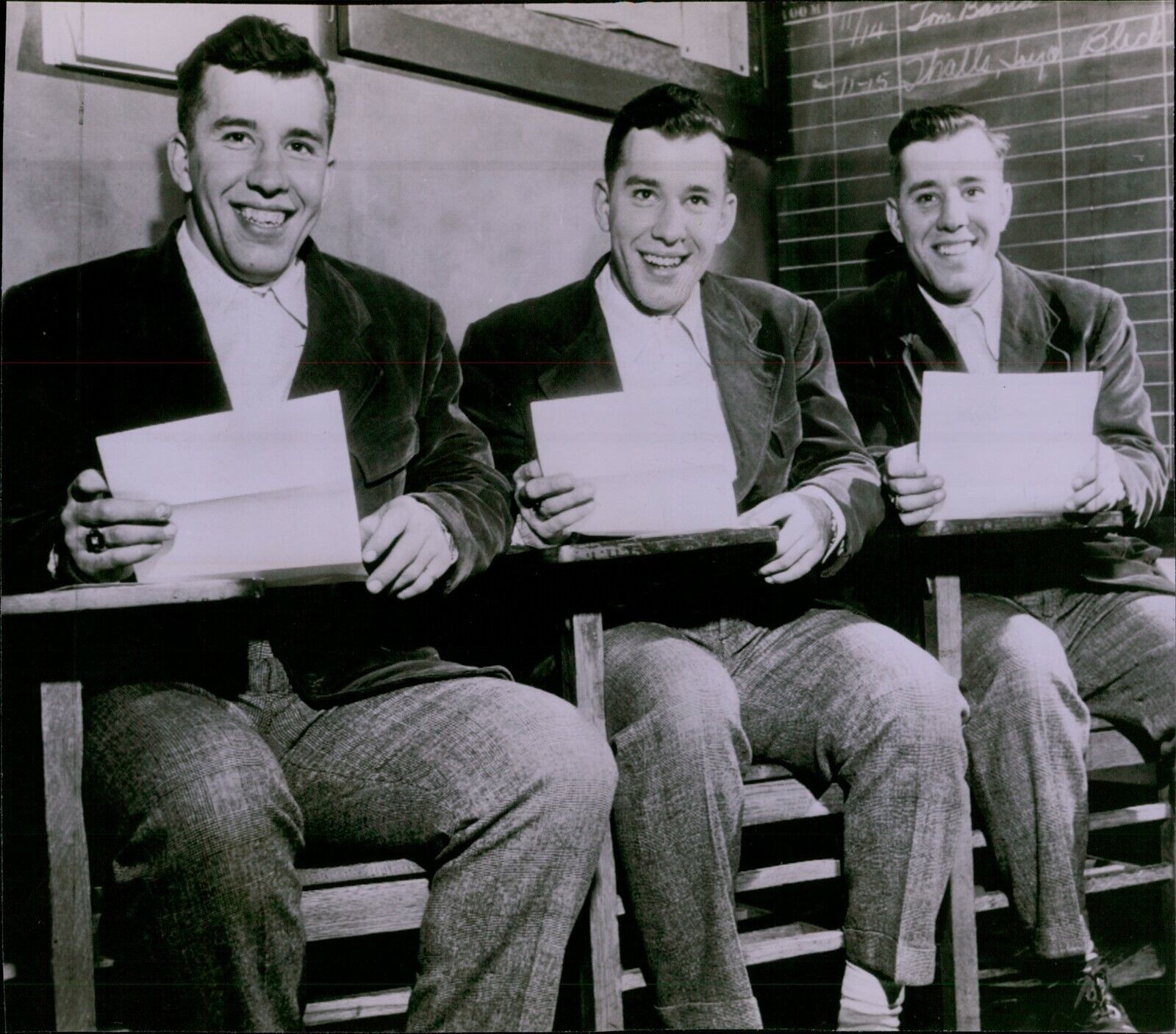 LG788 1950 Wire Photo TRIPLETS INDUCTED Draft Notices Identical Brothers Smiling