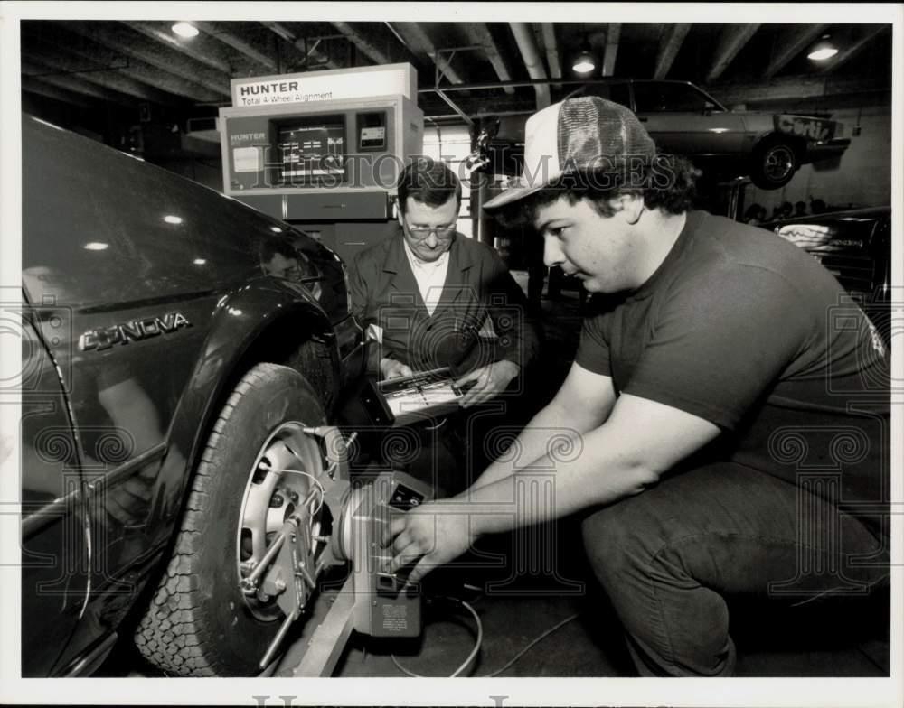 1989 Press Photo Christopher Engelhard aligns tires at Pathfinder H.S., MA