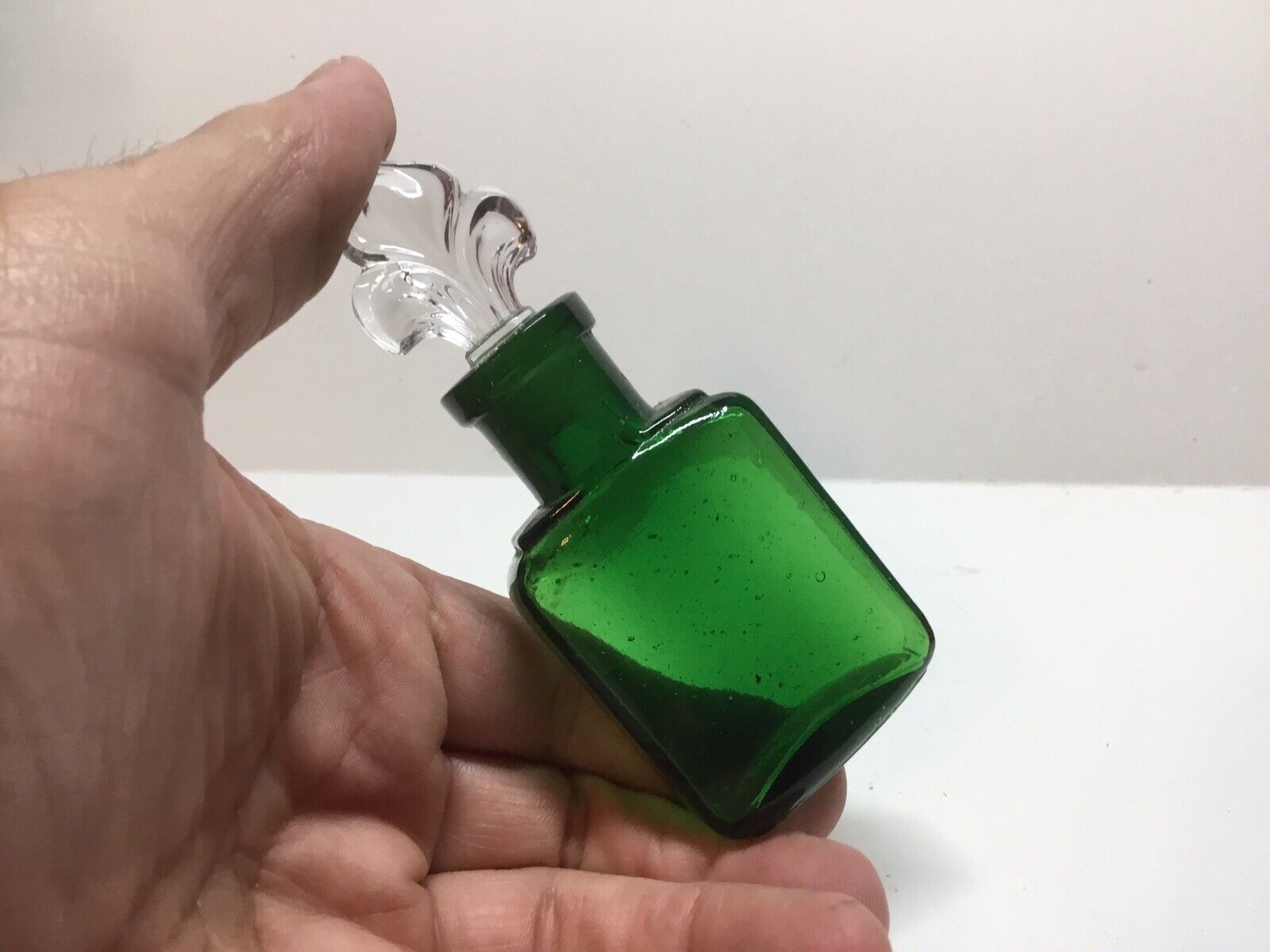 Small Antique Rich Emerald Green Perfume / Scent Bottle With Stopper.