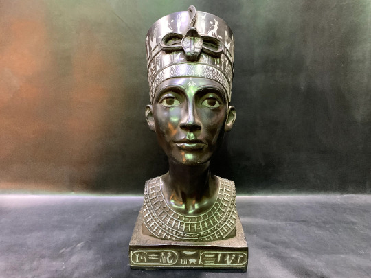 Large head of Queen NEFERTITI the Royal Spouse of Akhenaten 