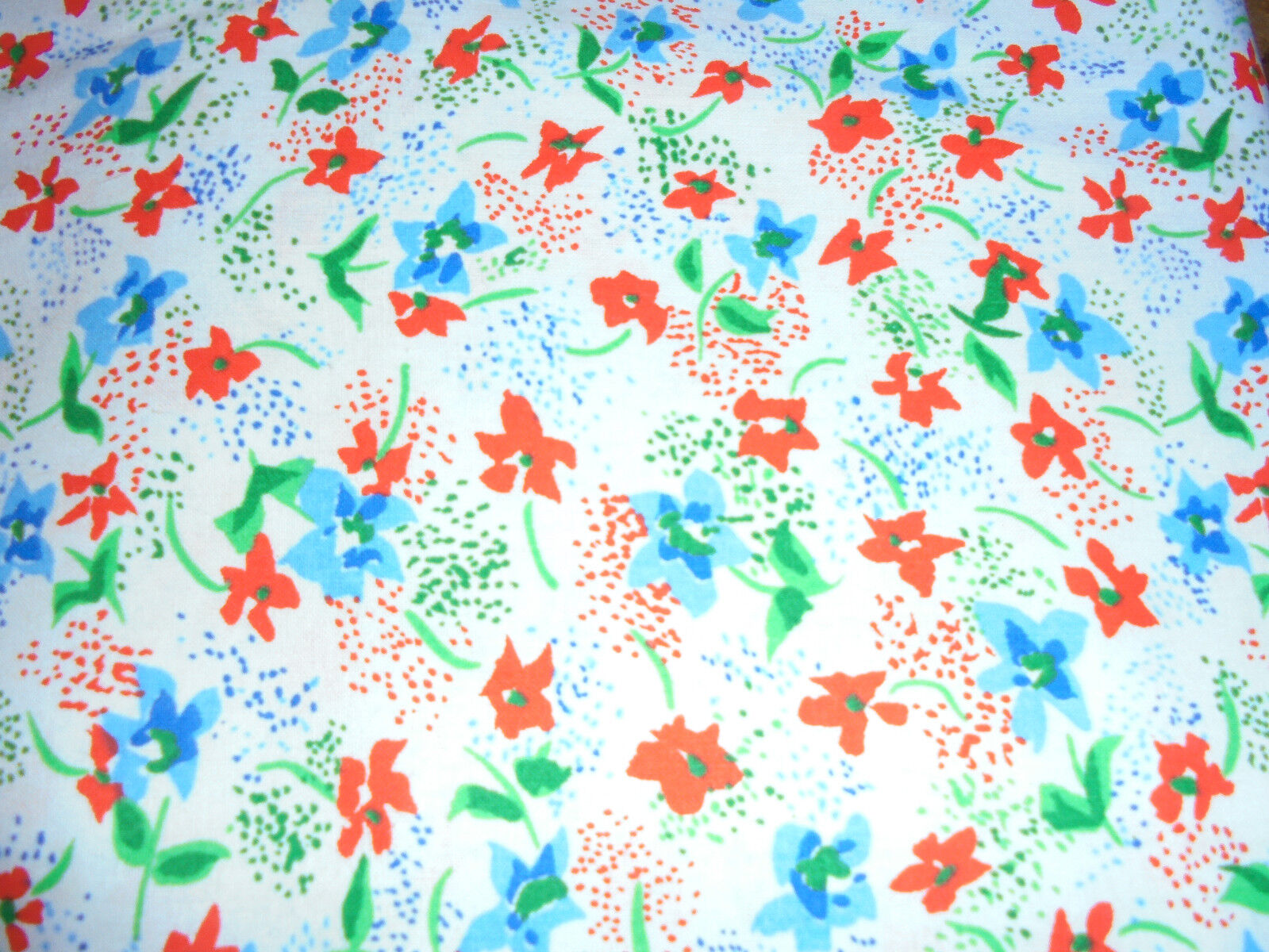 Beautiful blue and red flowers on white vintage fabric material 56x160 in chic