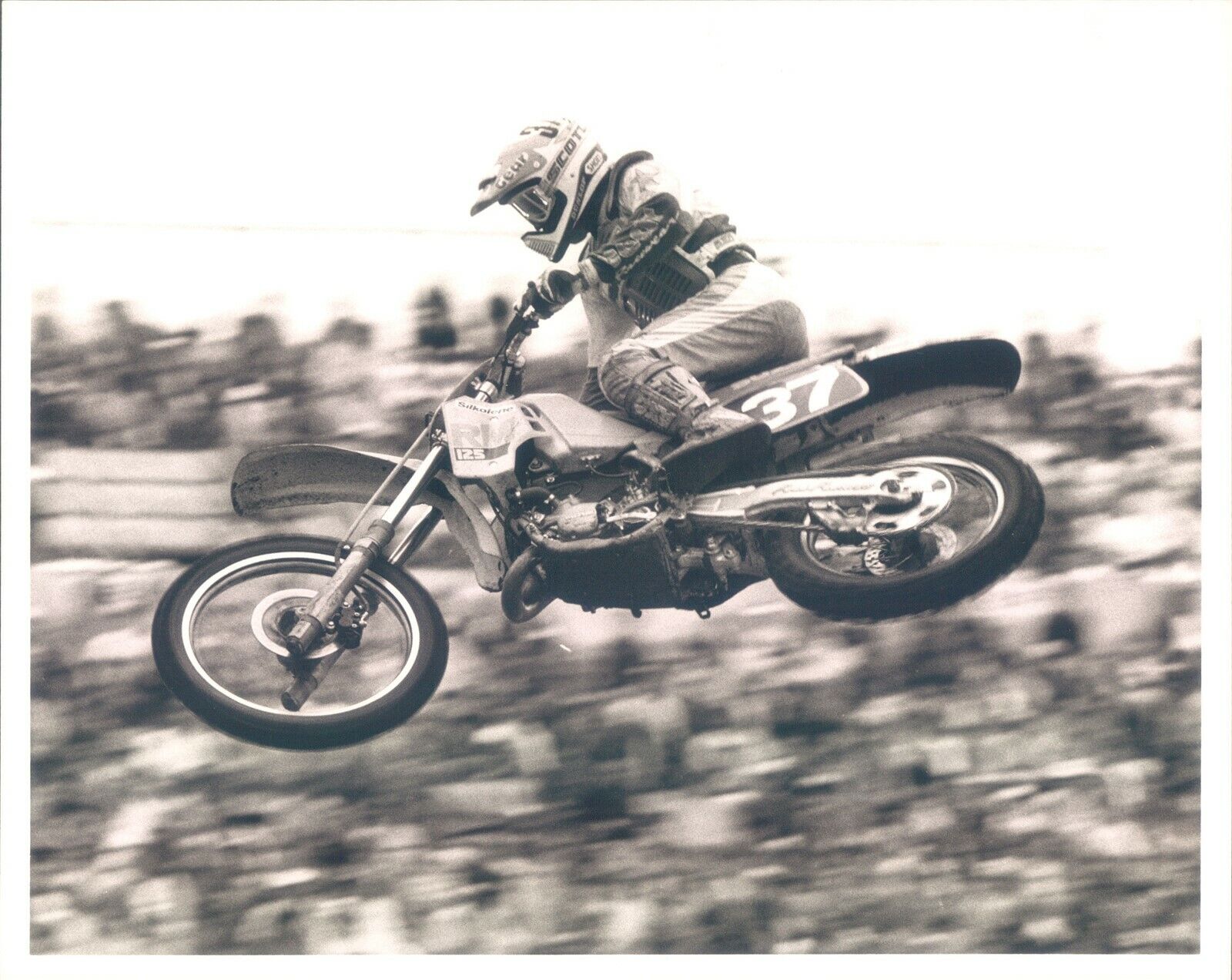 JT1 Original Photo MOTOCROSS DIRT BIKE RACE Racing Suzuki RM125 Flying Off Jump