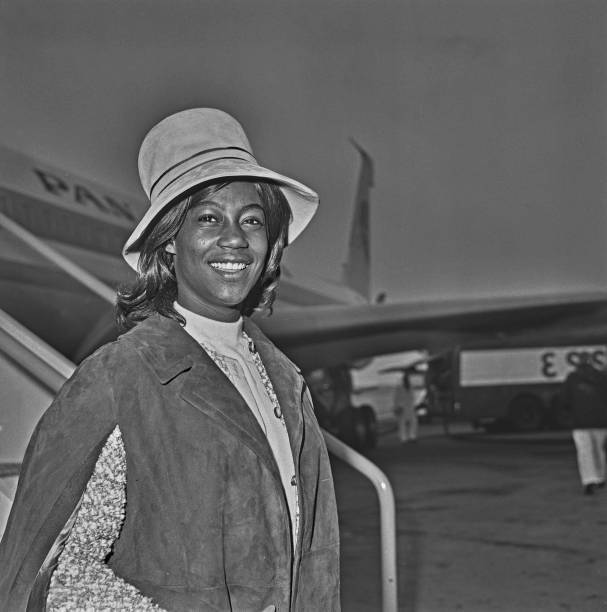 American Motown singer Kim Weston arrives at London 1960s OLD PHOTO