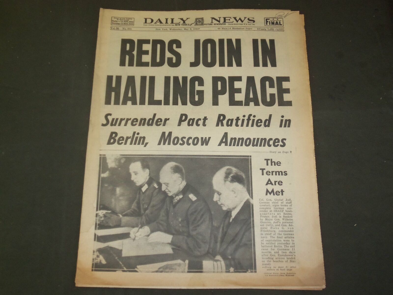 1945 MAY 9 NEW YORK DAILY NEWS - REDS JOIN IN HAILING PEACE - NP 4341