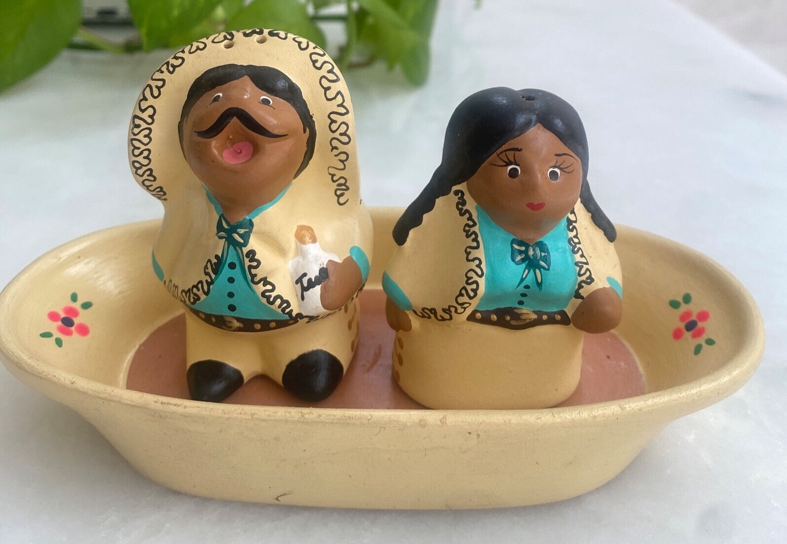 Adorable Handmade Mexican Pottery Salt and Pepper set  on Tray Man and Woman NEW