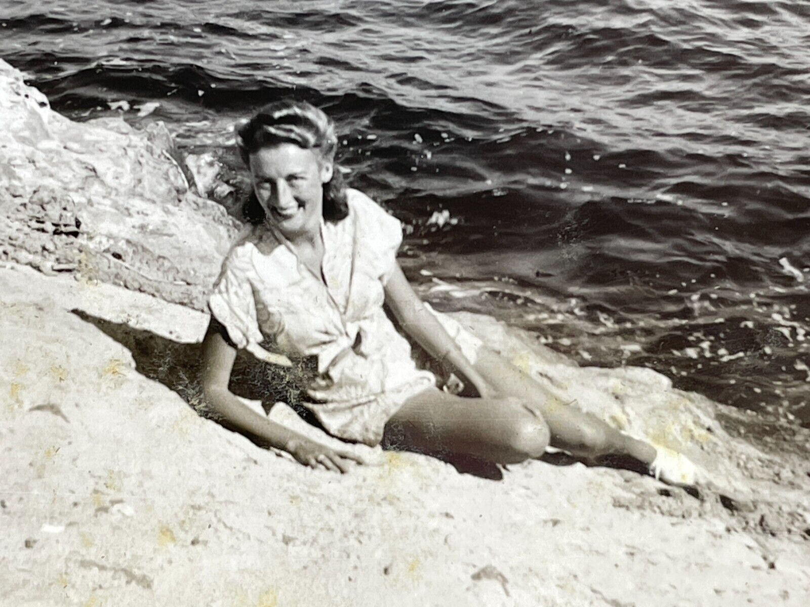 Ui Photograph Beautiful Woman Lovely Lady Laying On Beach Water 1940-50s