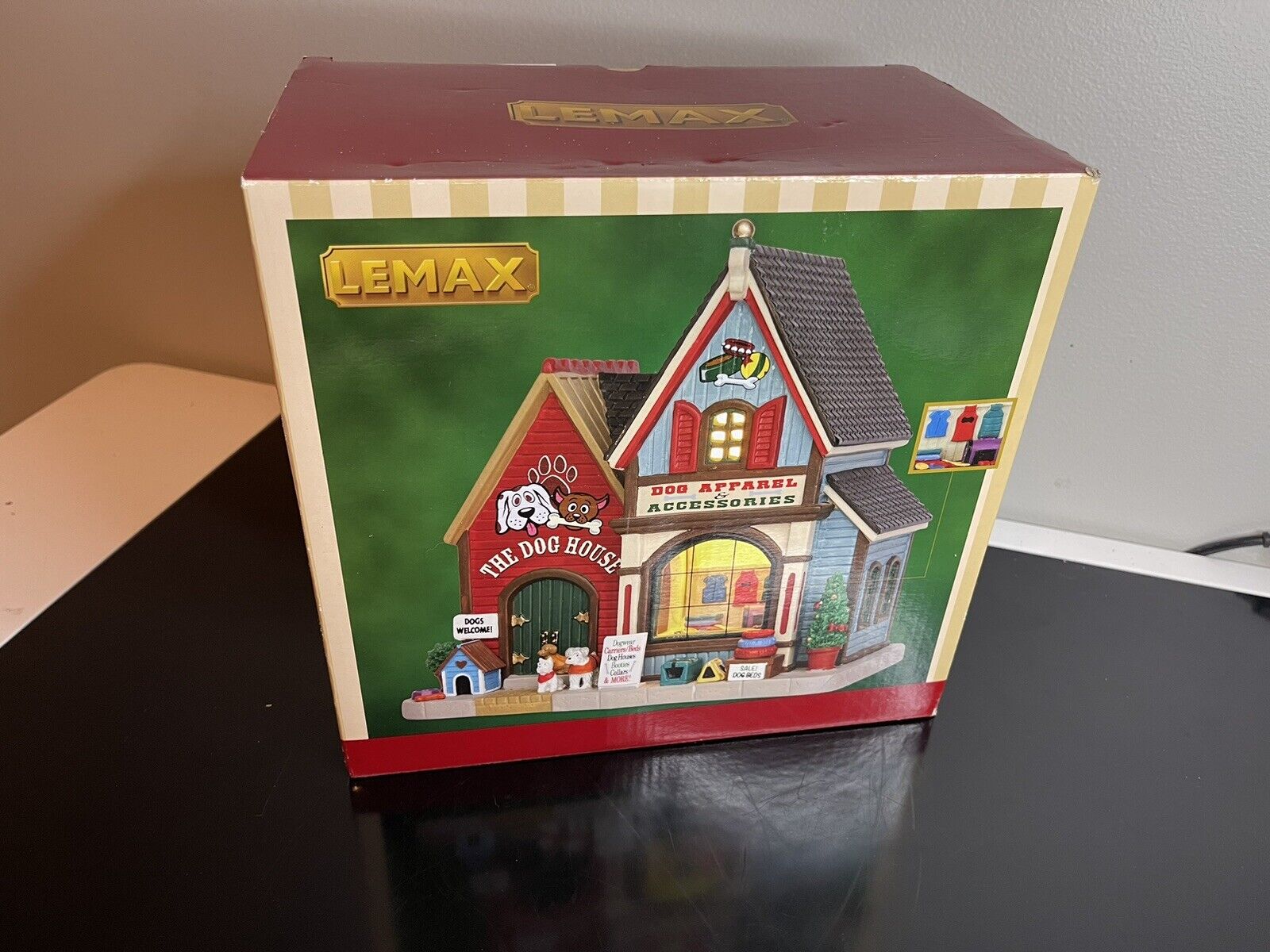 New Lemax 2015 The Dog House Apparel Shop Store Lighted Christmas Village House