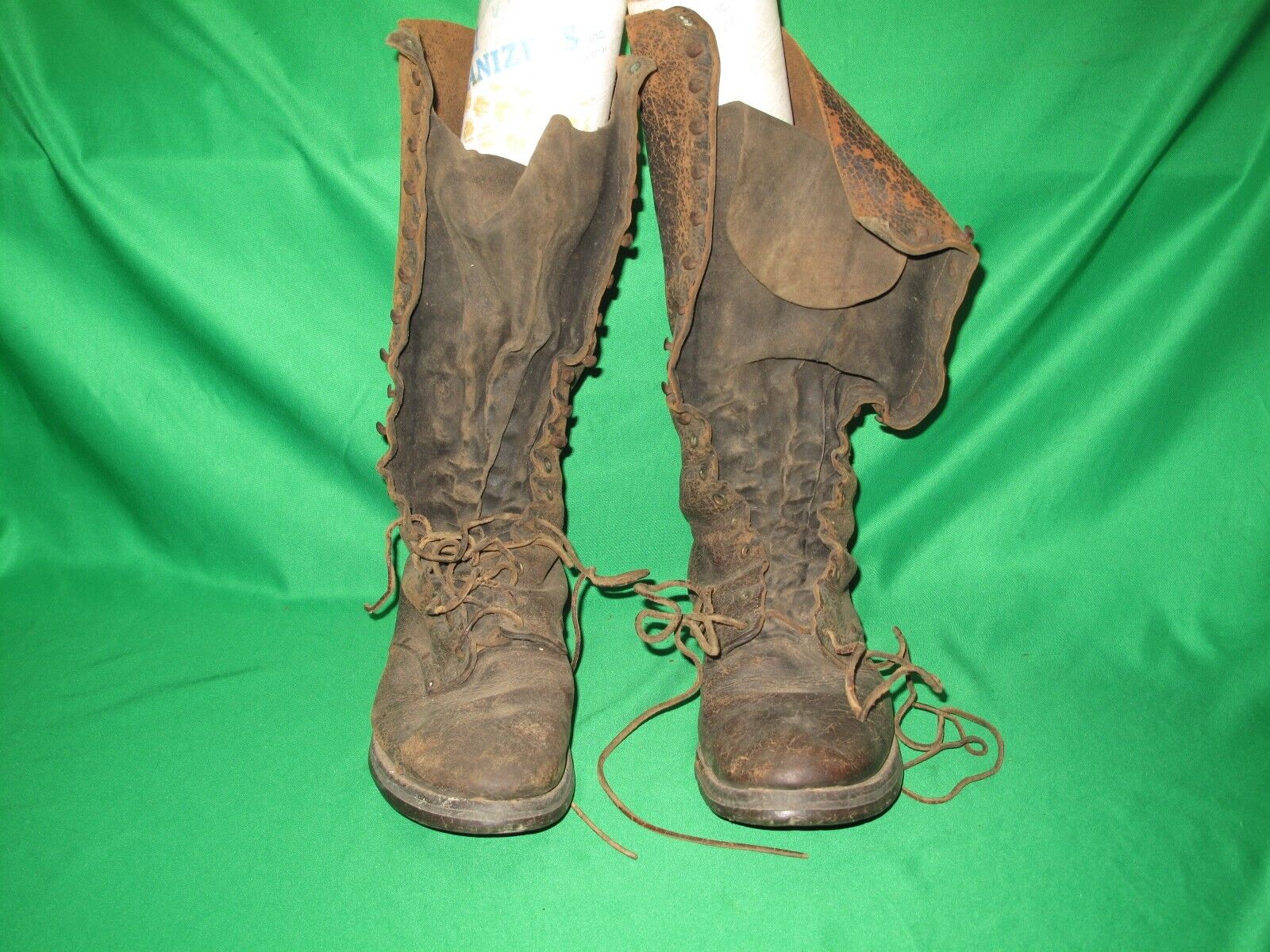 US or British WW1 or WW2  Boots
