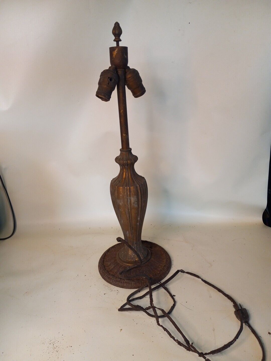 Antique Edward Miller & Co 1159 2-bulb table lamp base