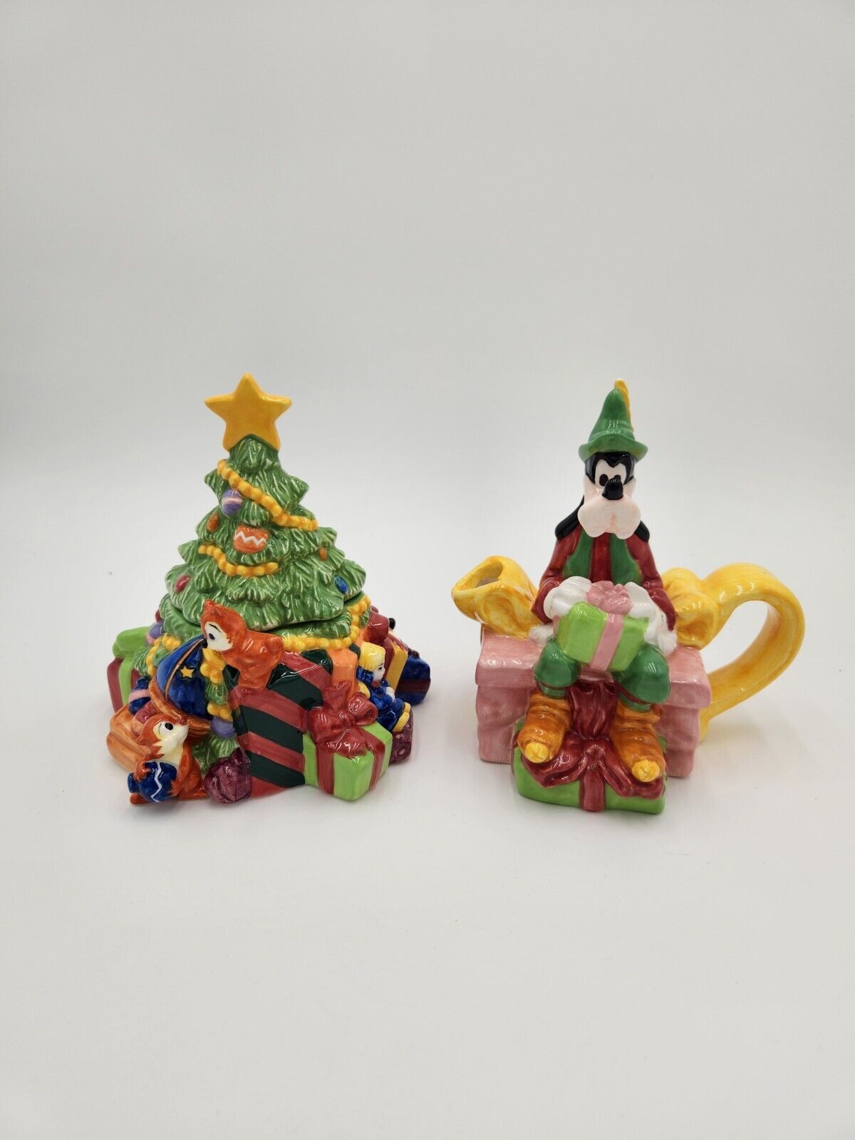 Santa\'s Workshop Disney Store Exclusive Sugar and Cream Service Christmas Goofy