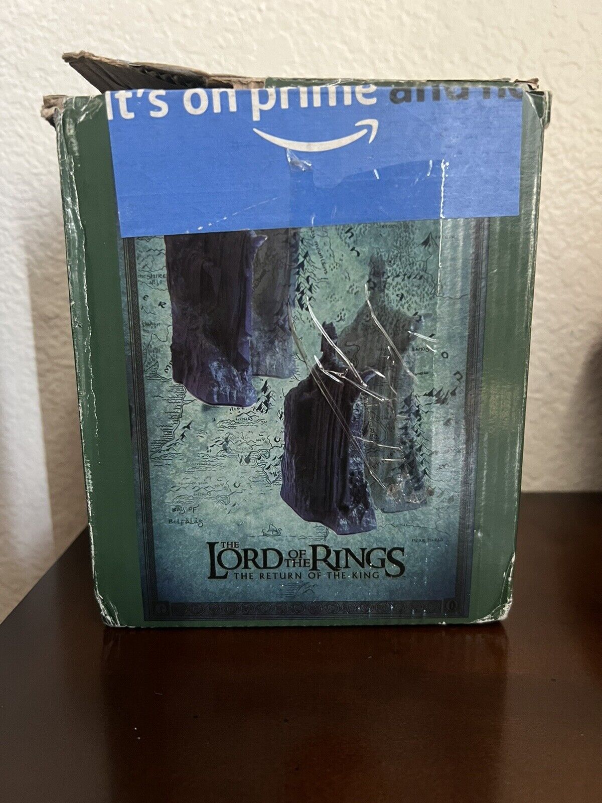 The Lord of the Rings  The Gates of Gondor Argonath Statue Bookends- Open Box