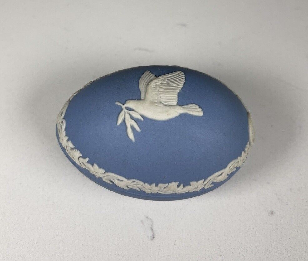 Wedgwood Jasperware Blue and White Egg Shaped Trinket/Ring Box - Dove 1977