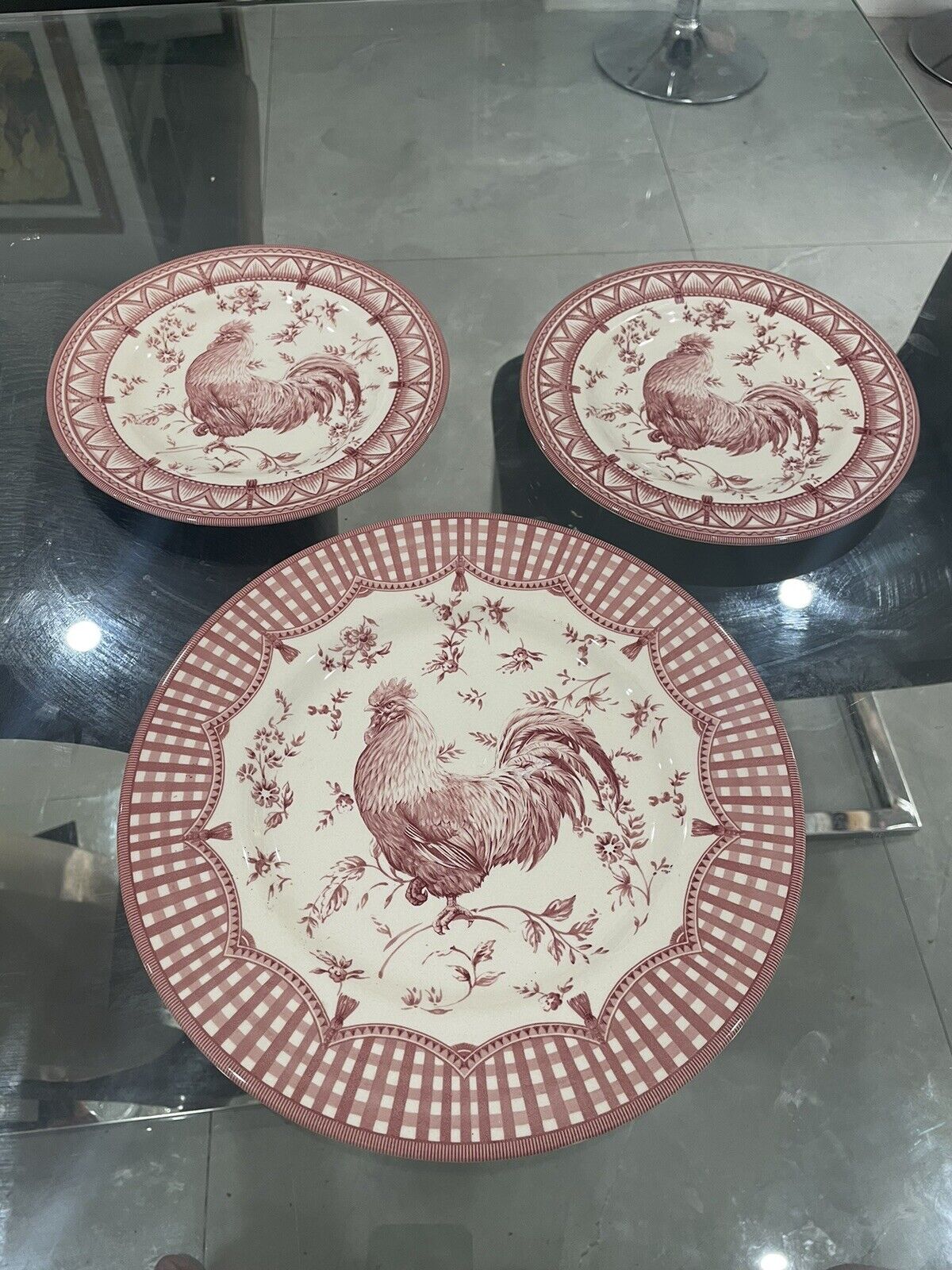 3 Pieces RED ROOSTER QUEEN\'S PLATES 8.5\