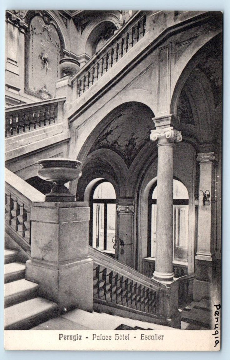 PERUGIA Palace Hotel Escalier Italy Postcard