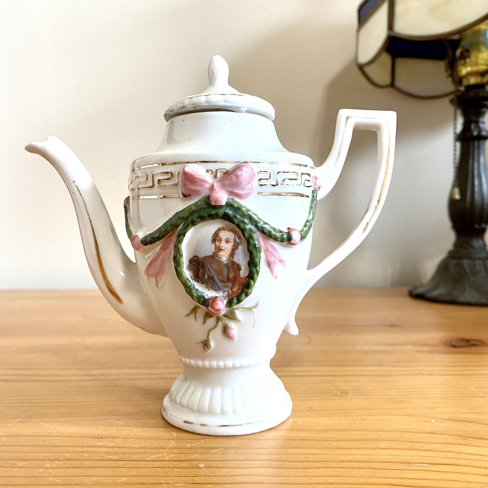 5 inches Antique1940S Porcelain Teapot Portrait Cameo Hand-Painted home kitchen 