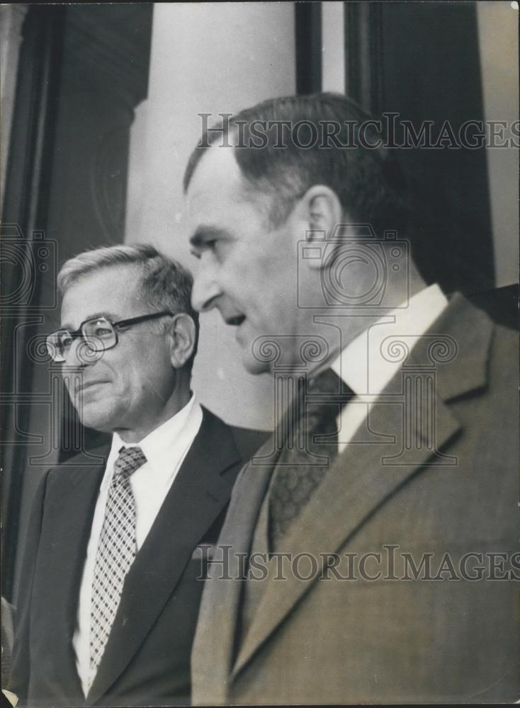 1980 Press Photo Harold Brown and Mr. Yvon Bourges Leave Elysee Palace