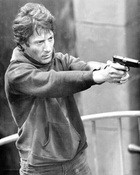 Marathon Man 1976 Dustin Hoffman holds gun on Zell final scene 24x30 inch poster