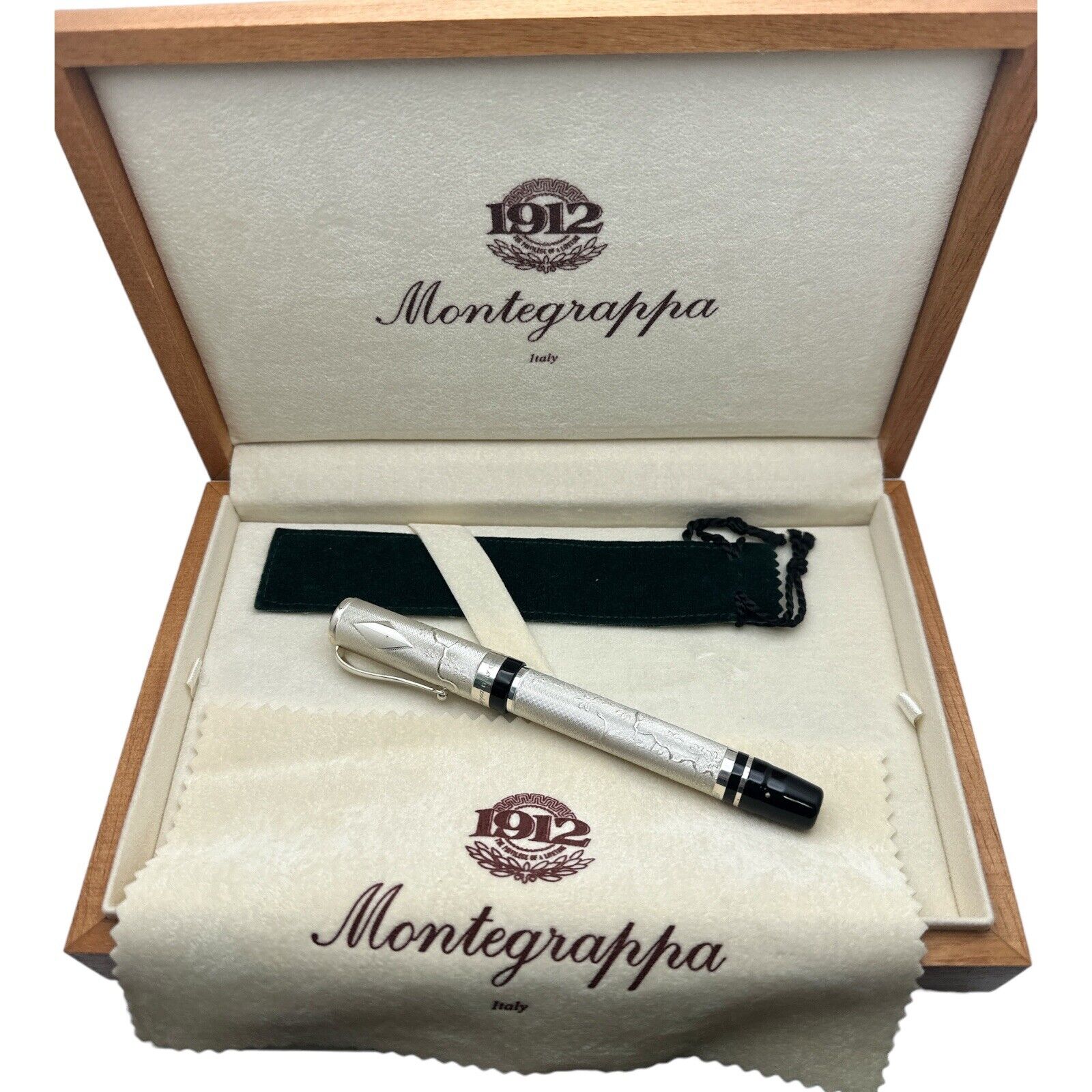 MONTEGRAPPA Cosmopolitan Japan Fountain Pen, 18K,Nib Size-M,New.