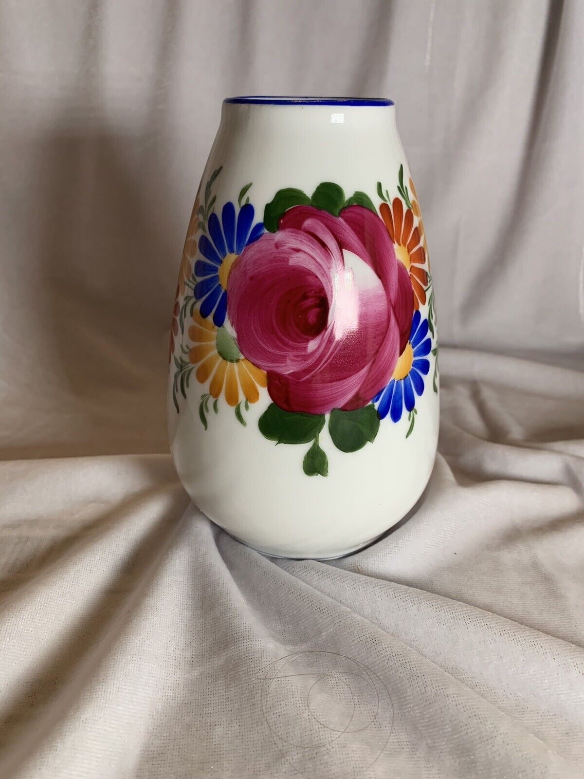 Rare Vintage Z.S. &Co. Bavaria ( Zeh Seherzer & Co) Beautiful Hand Painted Vase.