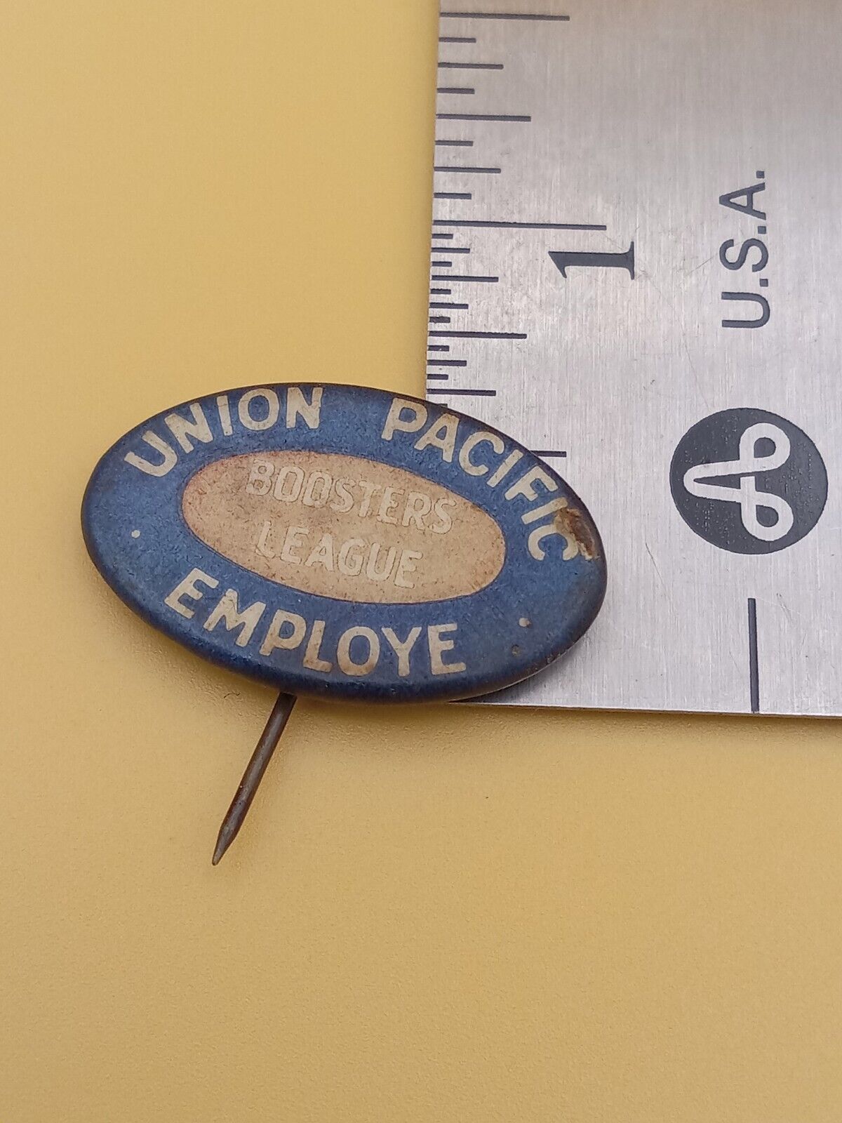 Union Pacific .. Employe  .. Vintage Pinback Button .. 