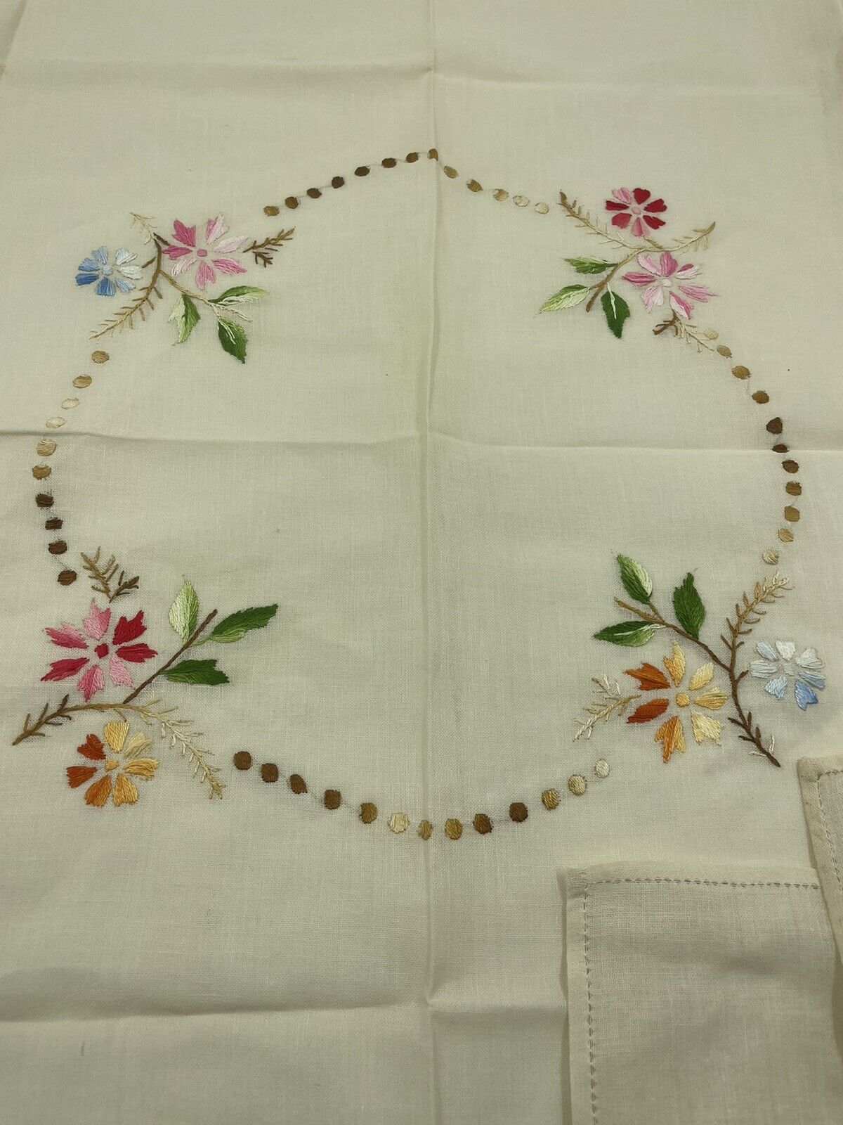 Vintage Needlepoint Embroidery Floral Tablecloth Topper 32”x33” w/ 5 Napkins