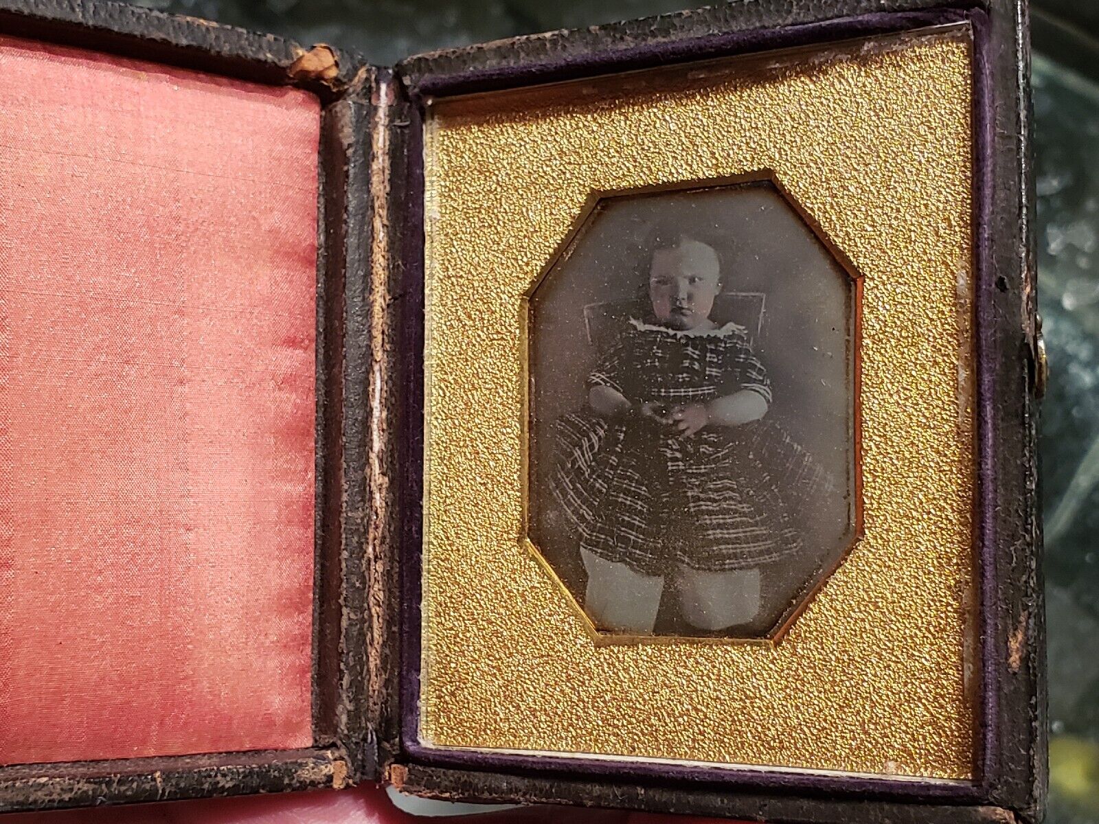 Beautiful 1/6th plate daguerreotype early image of child resealed